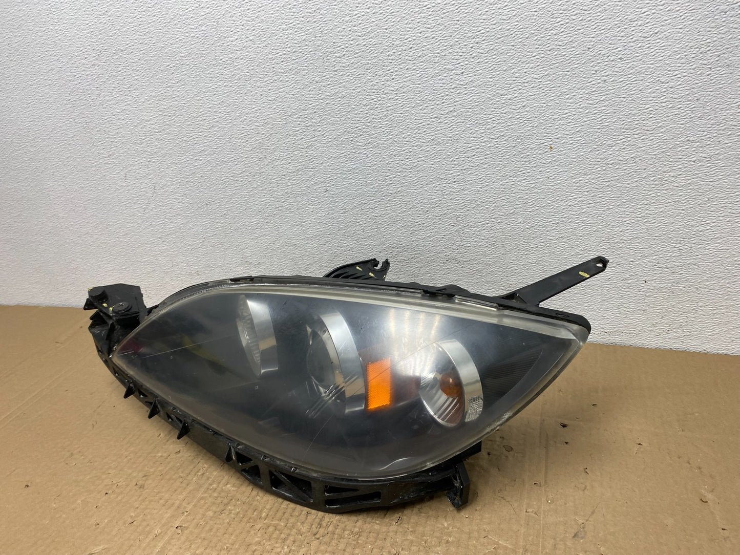 2004 to 2009 Mazda 3 Hatchback Left Driver LH Side Xenon Headlight AC3919 DW1