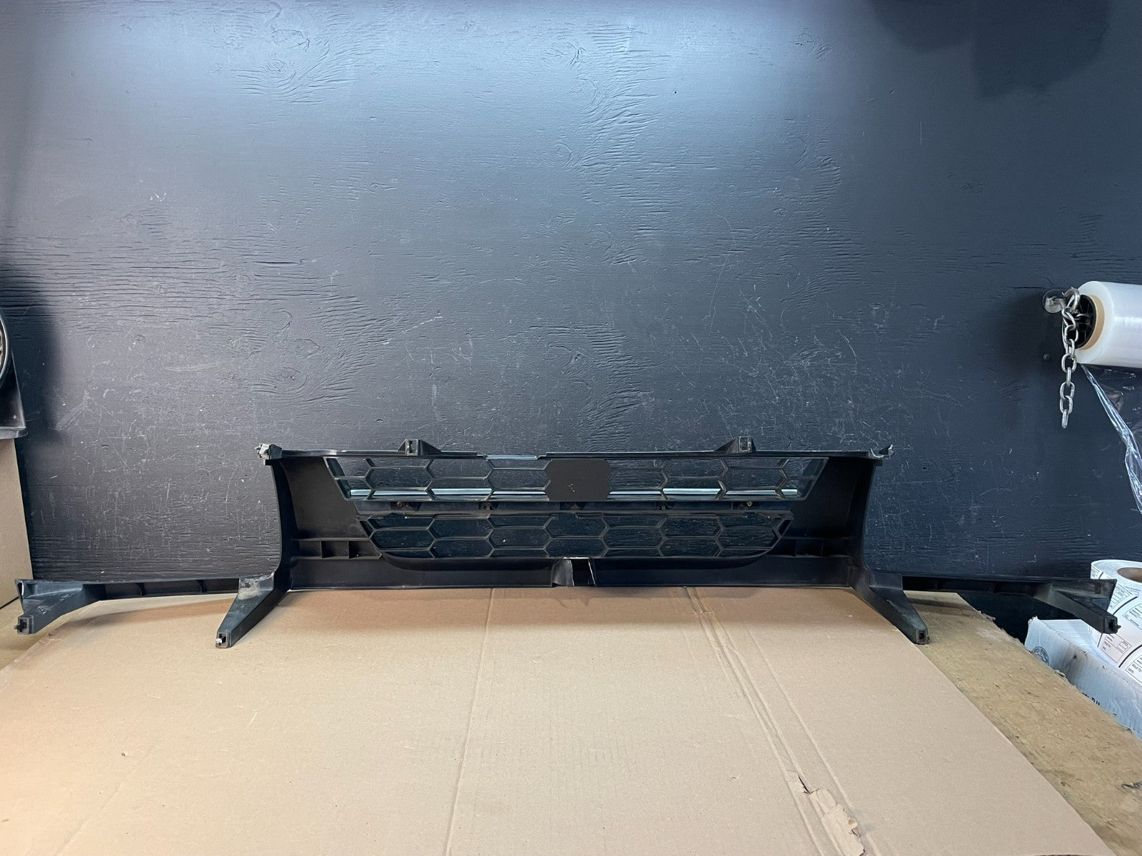 2002 to 2004 Nissan Xterra Front Upper Grill Grille AD8324 DG6