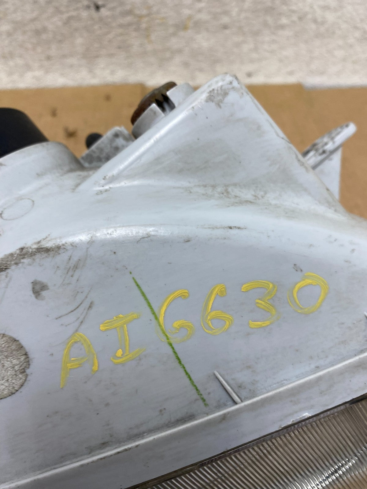 2000-2002 Hyundai Accent Left Driver LH Halogen Headlight AI6630 DW9