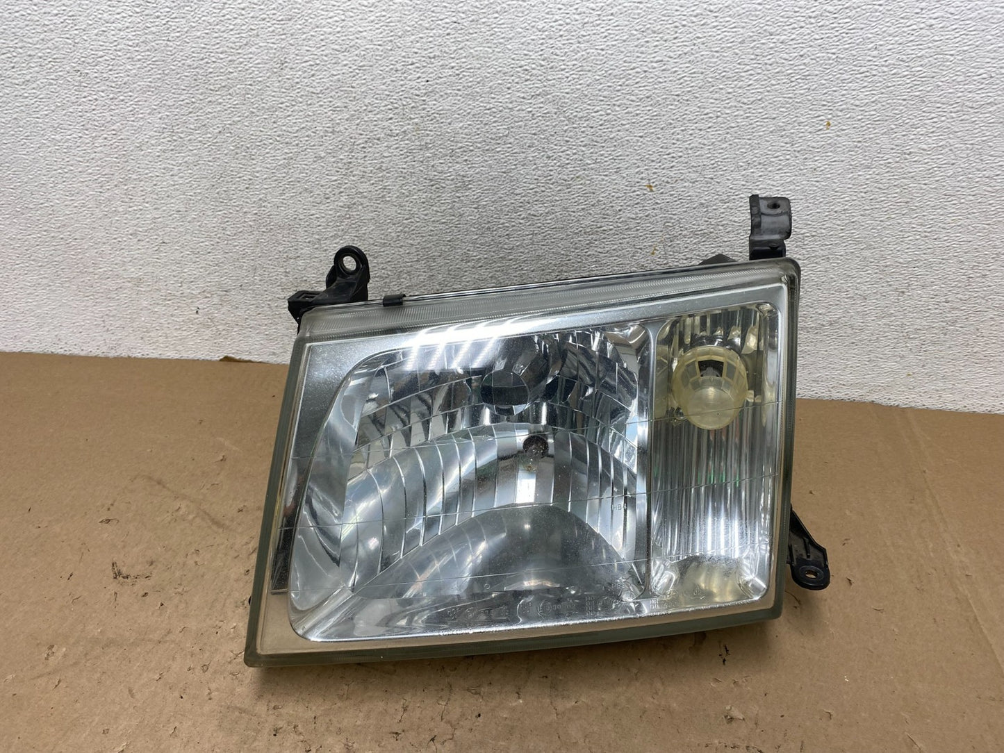 1998 to 2005 Toyota Land Cruiser Left Driver LH Headlight Halogen AG4414 DG0