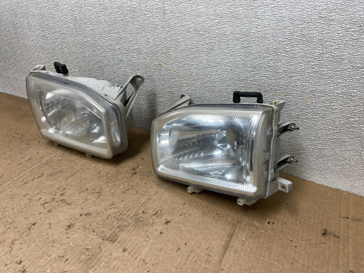 1999-2004 Nissan Pathfinder Left+Right Side Set Halogen Headlights Oem AA7153 DW1