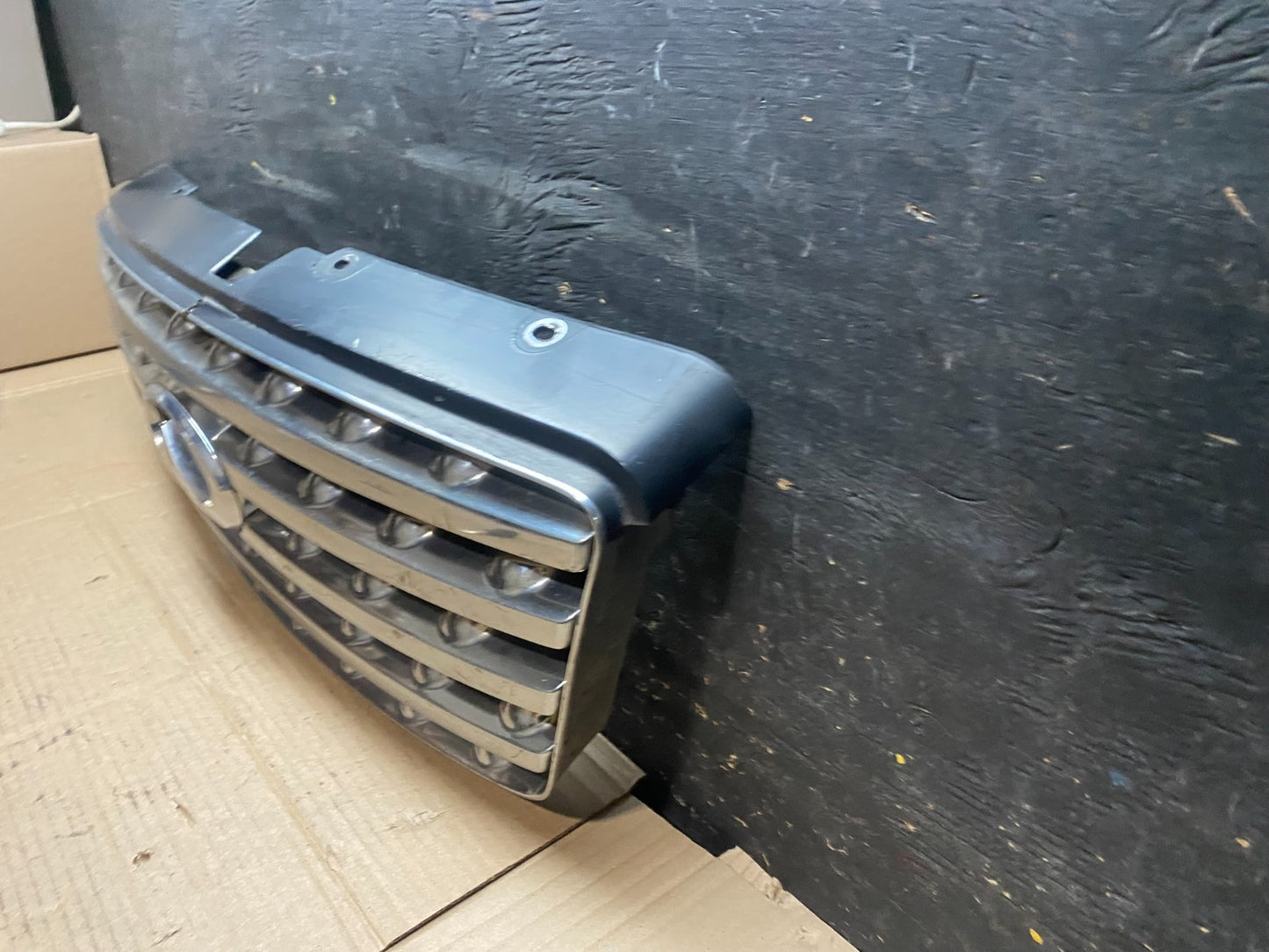 2003 2004 2005 Infiniti FX35 Grill Grille W/ Emblem Oem V2674 DG1
