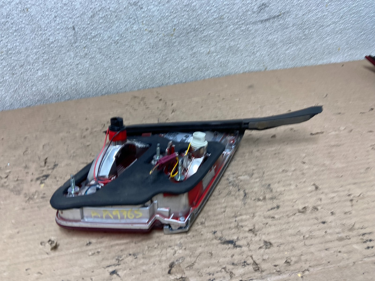 2009 - 2012 Bmw 7-Series F01 F02 750i Right Passenger Inner Tail Light AA9765 LK4