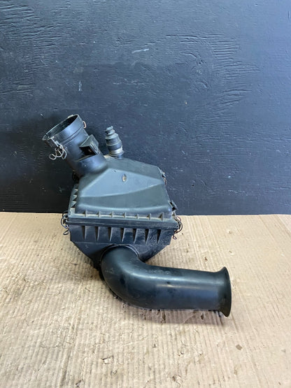 1995 to 1997 Jaguar XJ Air Filter Box Cleaner D2821 Oem DG10