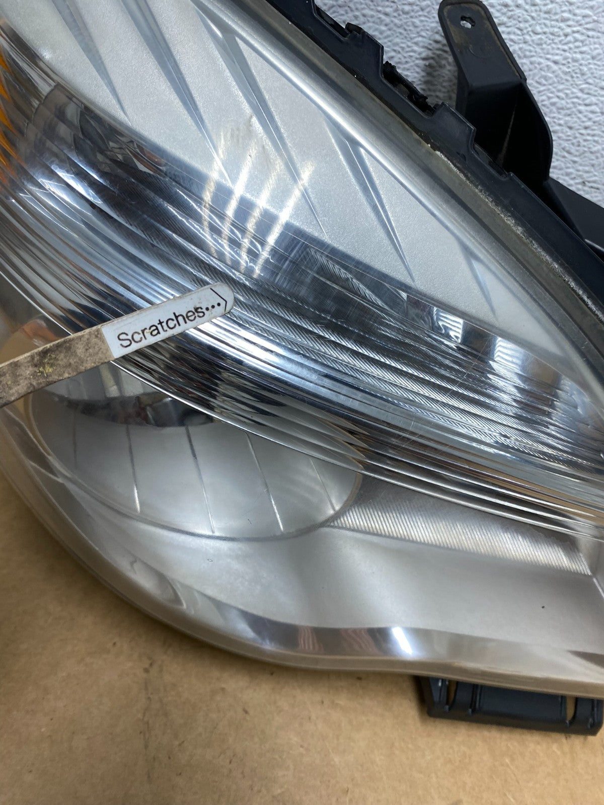 2010 - 2015 Chevrolet Equinox Halogen Headlight Right Passenger Side AE3033 DW3