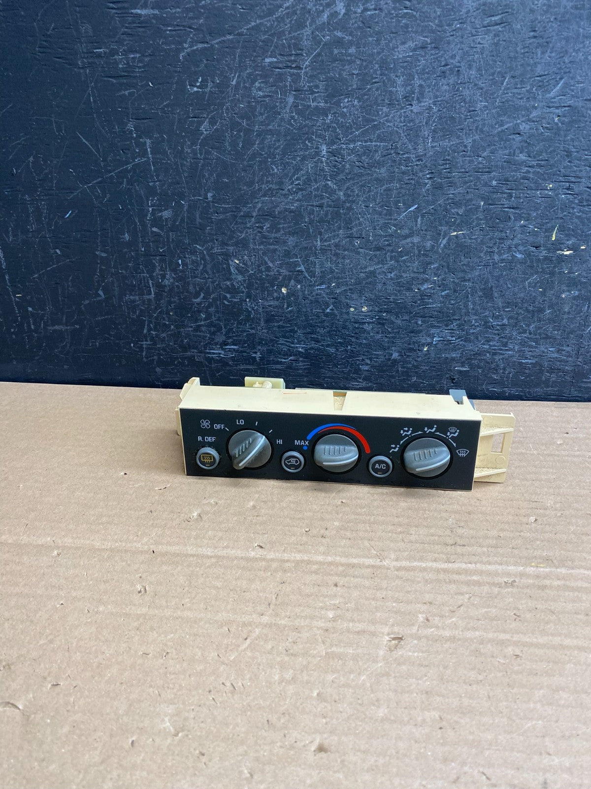 1996-1999 Chevrolet Tahoe AC Climate Control HVAC Rear Window Defogger AG0100 DG0