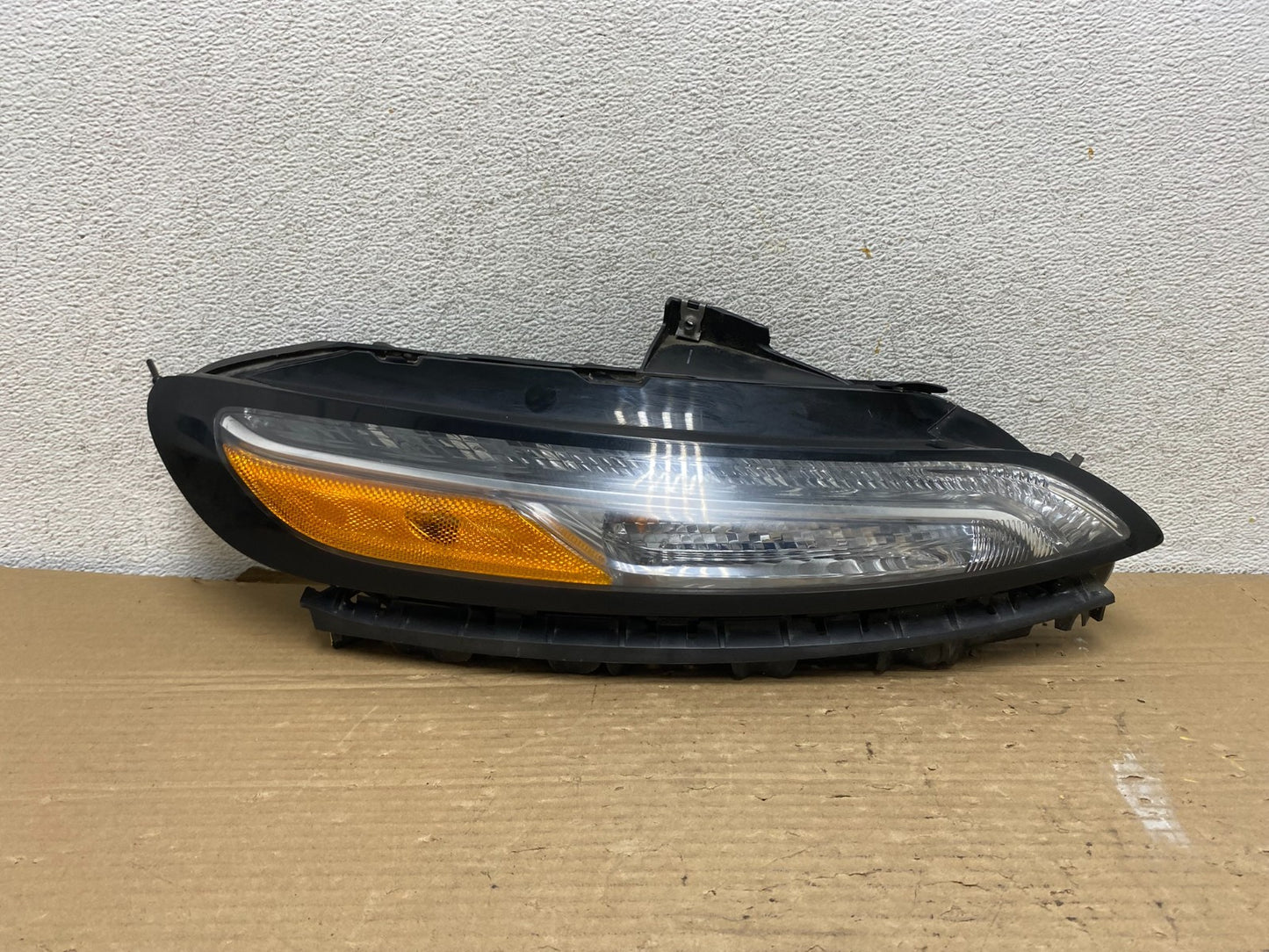 2014 - 2018 Jeep Cherokee Right Passenger RH Side LED Headlight AG9116 DW0