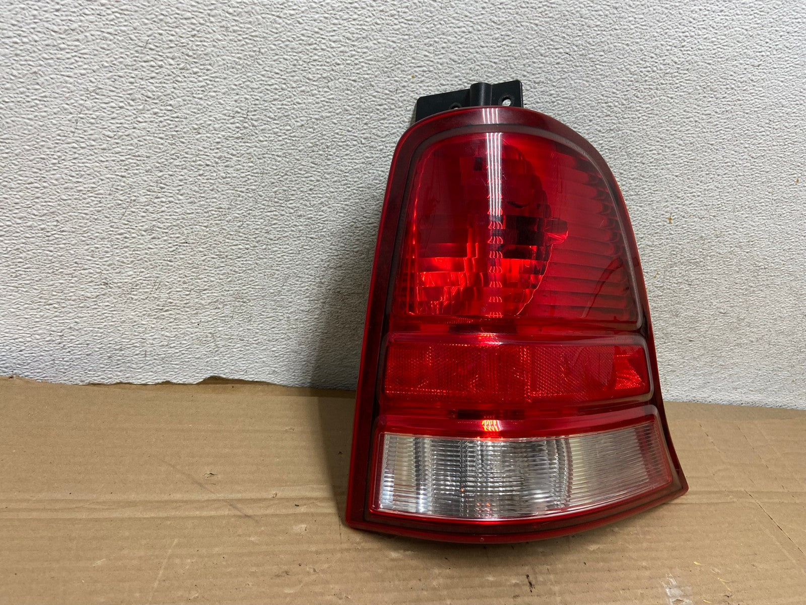 2004 to 2007 Ford Freestar Right Passenger RH Side Tail Light AG9044 LK1