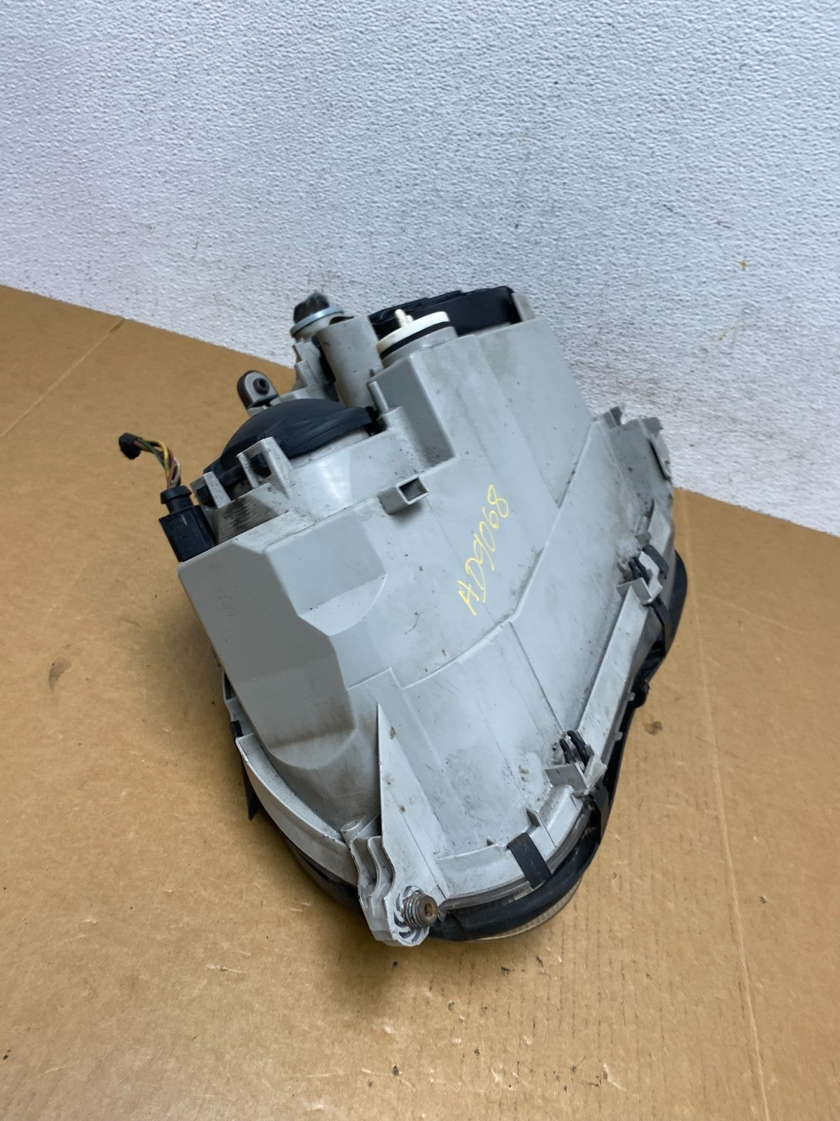 2005 to 2007 Mercedes-Benz C-Class Right Passenger Side Headlight AD9068 DW8