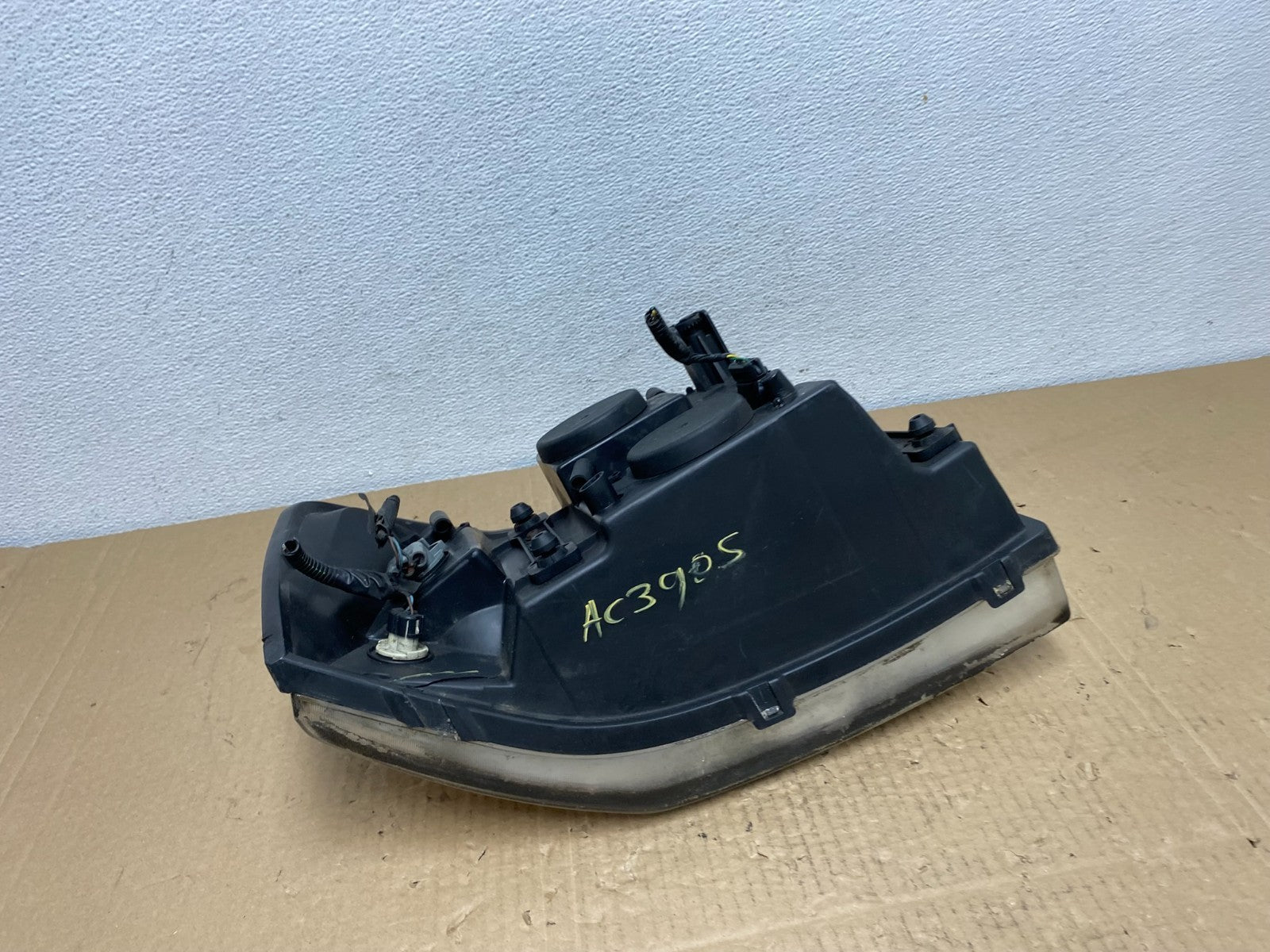 2002 to 2009 Gmc Envoy Left Driver Lh Side Headlight Halogen Oem AC3905 DW7