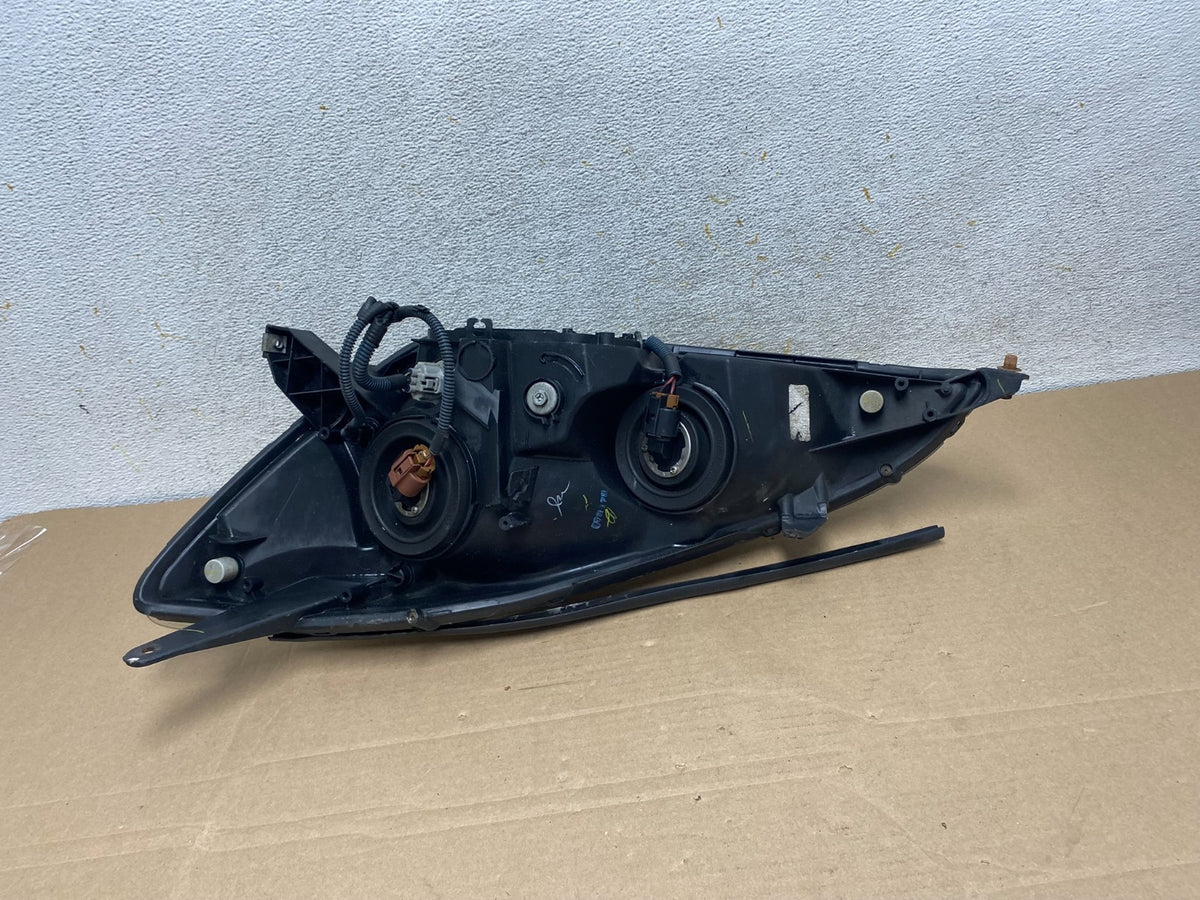 2004-2005 Toyota Sienna Right Passenger Halogen Headlight AH9328 DW5