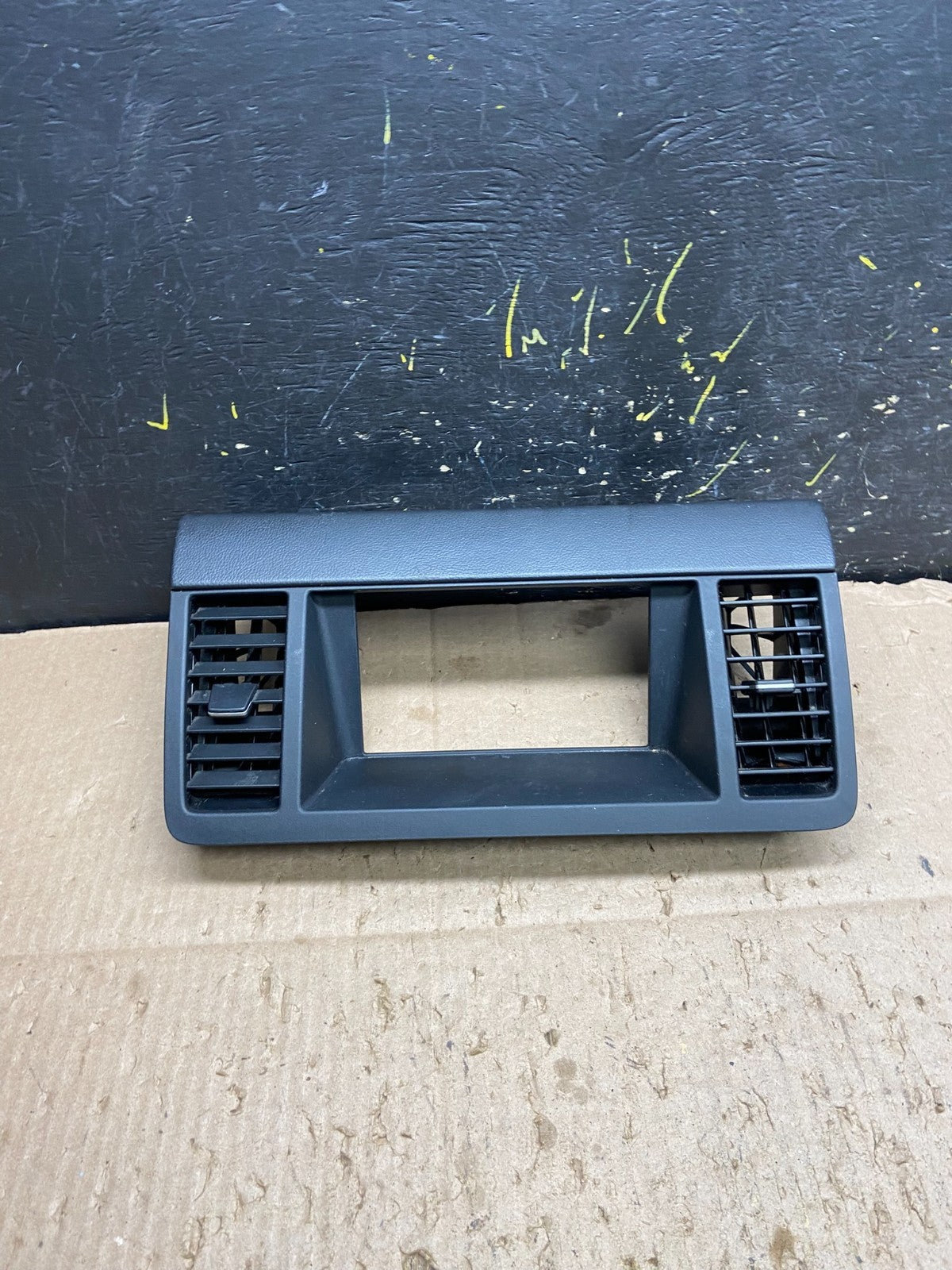 2003-2007 Nissan Murano Radio Center Console Display Bezel Air Vent OEM Y8023 DG0