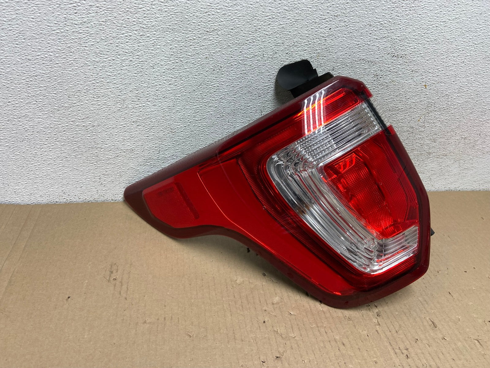 2016 to 2019 Ford Explorer Left Driver Lh Side Tail light AE9528 LK2