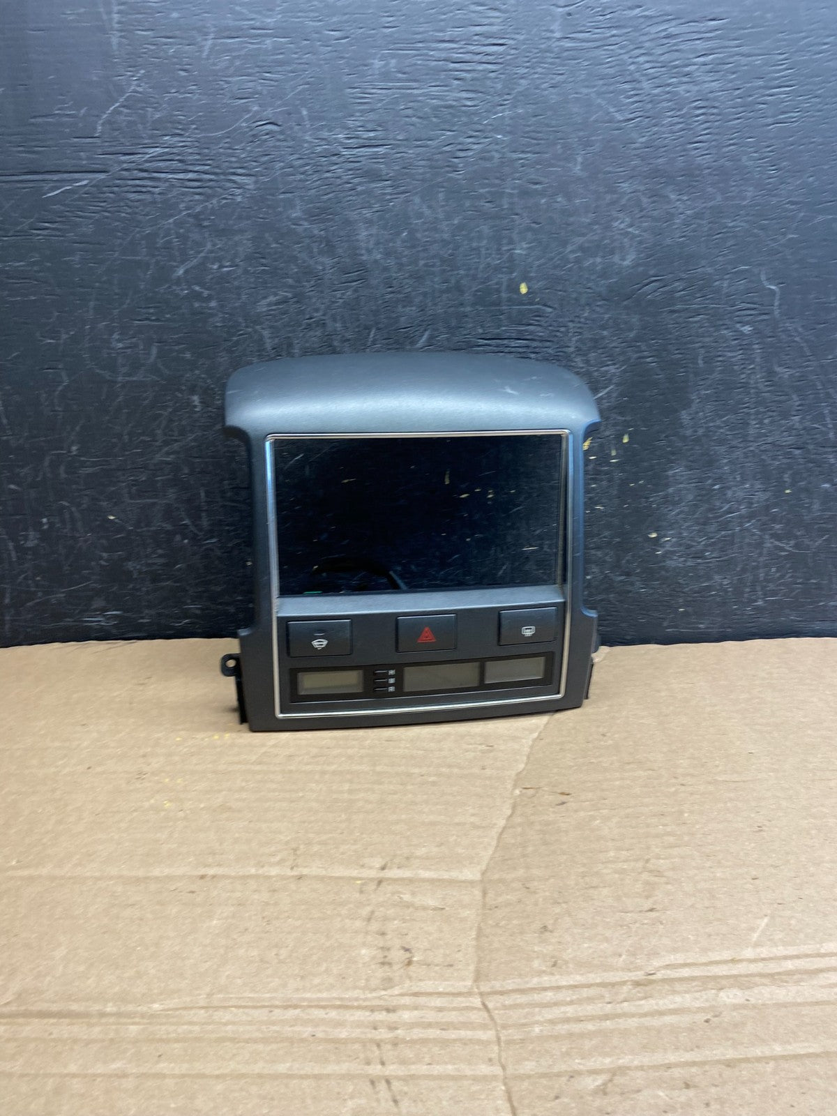 2003 2009 Kia Sorento Center Radio Clock Hazard Switch Trim AF1864 DG0
