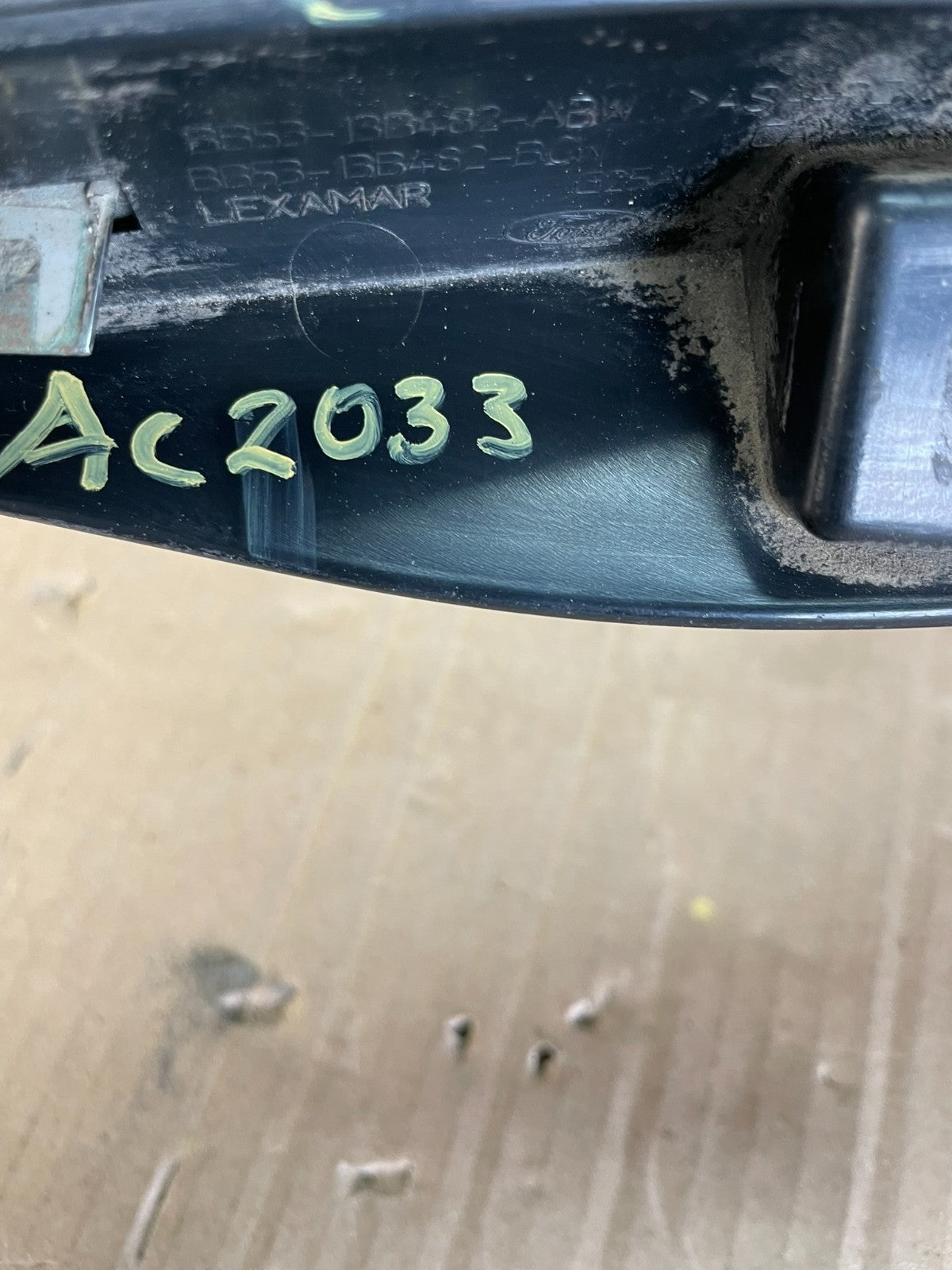 2011 to 2014 Ford Explorer Rear Tailgate Gate Trim Molding With Camera ac2033 DG7