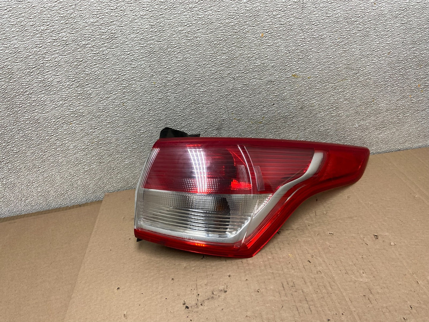 2013 to 2016 Ford Escape Right Passenger RH Side Tail Light Oem AB2426 LK0