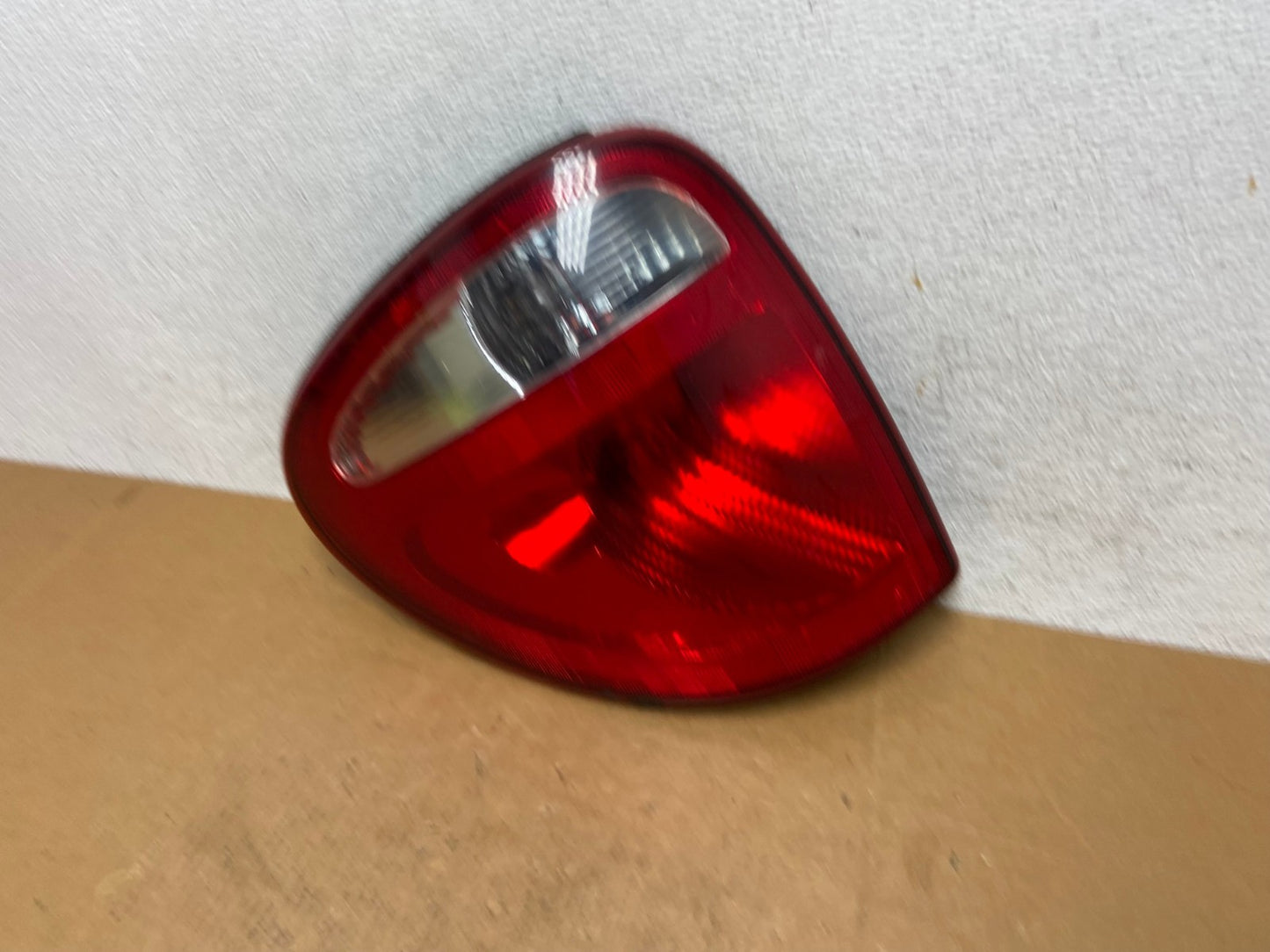 2004 to 2007 Dodge Grand Caravan Left Driver Lh Tail Light AE0523 LK1