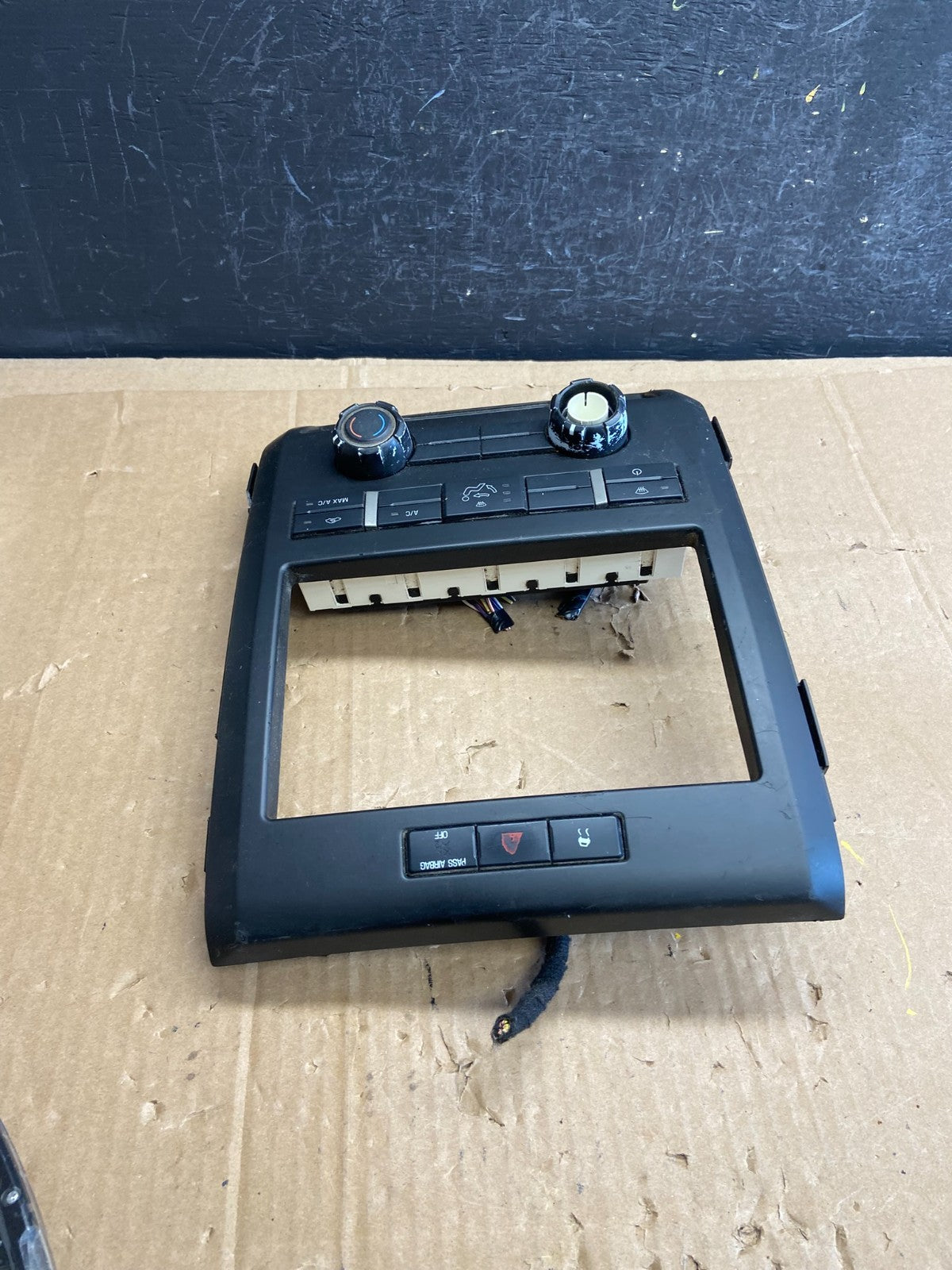 2010 2011 Ford F150 Climate Control A/C Heater Panel Radio Bezel ad2180 DG3