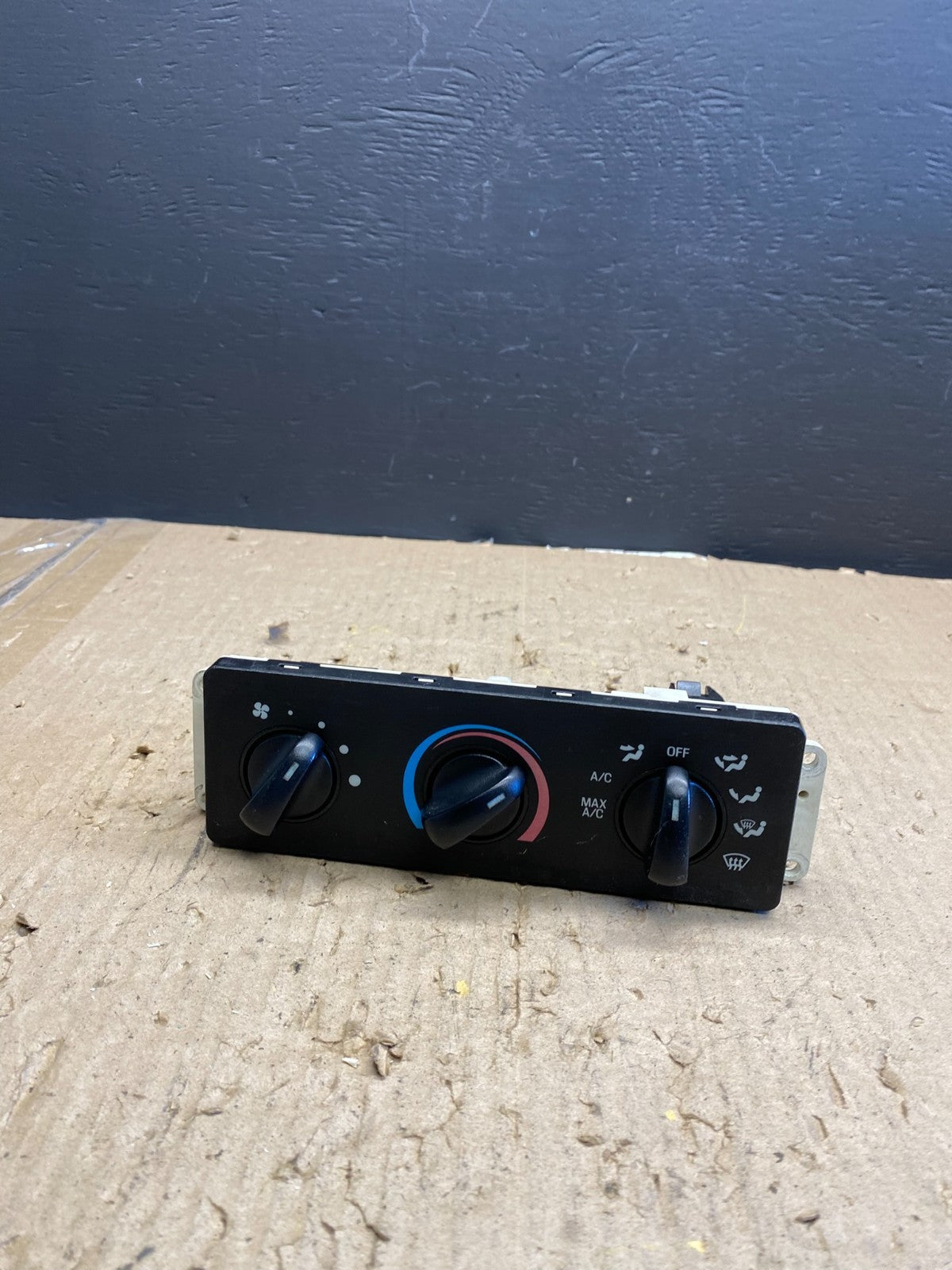 1998 to 2011 Ford Crown Victoria Marquis A/C Heater Climate Control ab5705 DG0