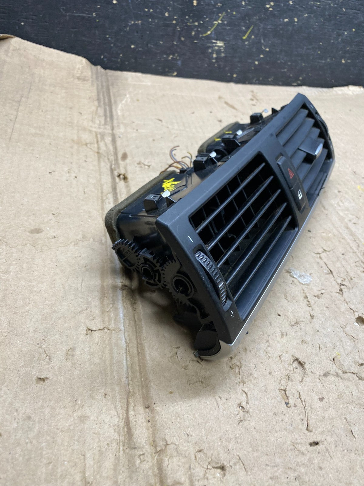 2007 to 2013 BMW X5 X6 Center Console Dash Air Vent OEM V7953 DG2
