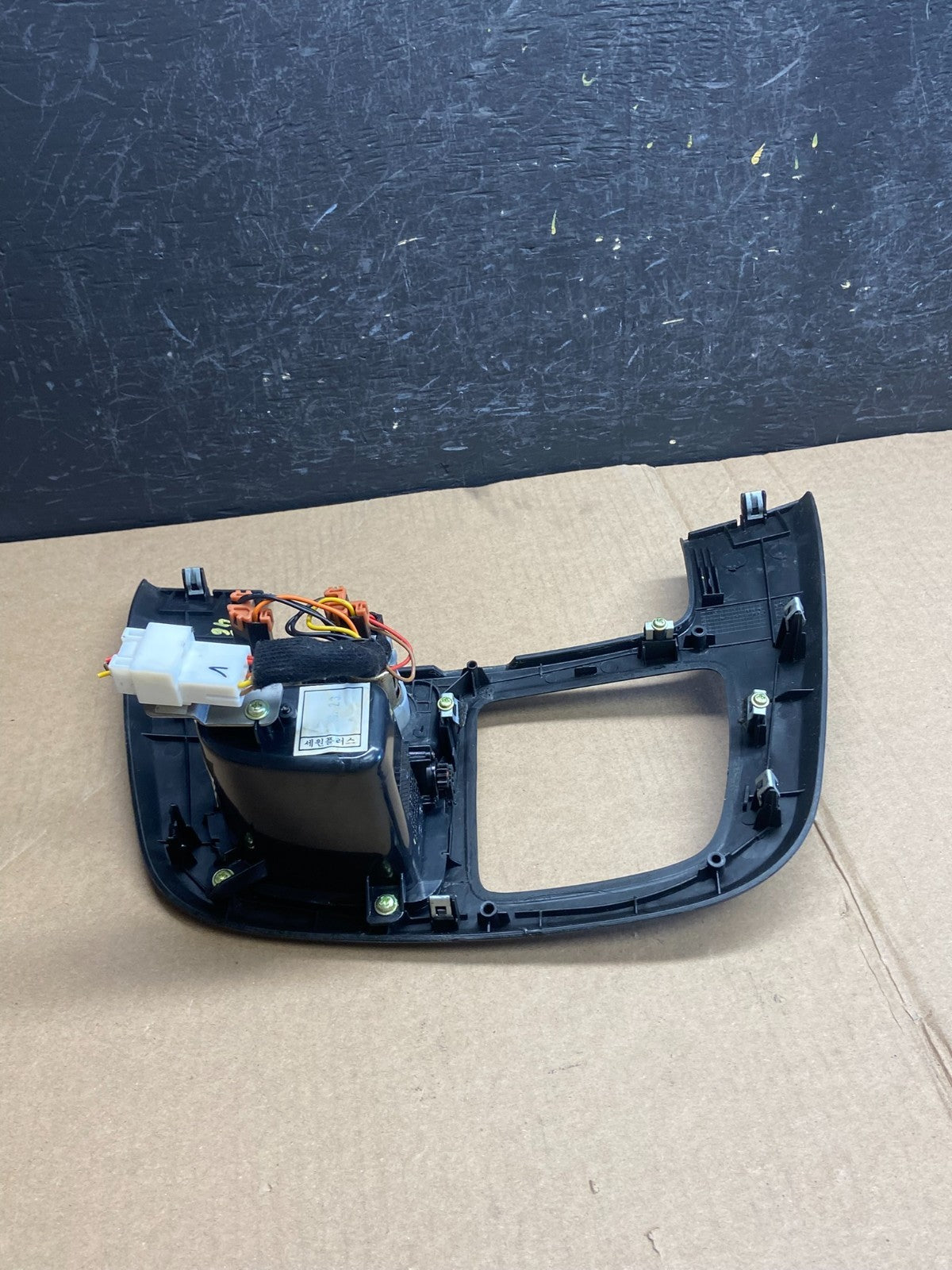 2006-2012 Hyundai Entourage Center Console Gear Shifter Bezel Astray AE4346 DG3