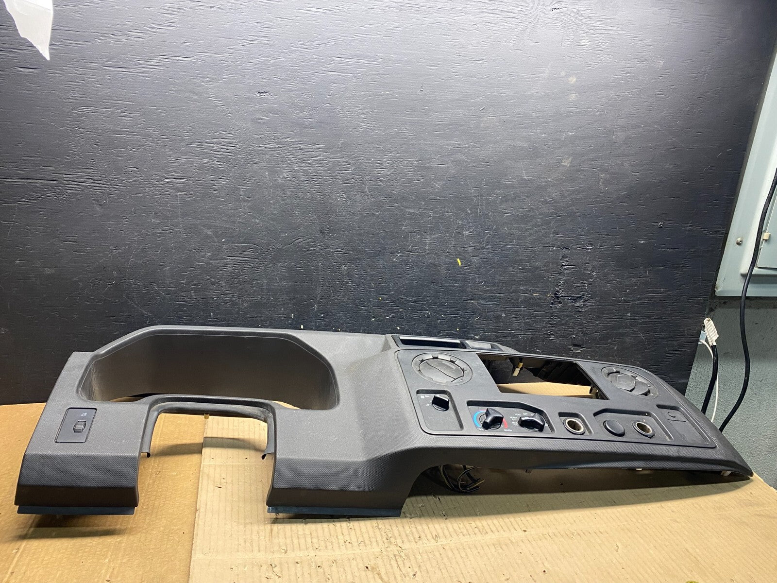 2009 - 2014 Ford E150 E250 Gauge Speedometer Cluster Radio Bezel Trim L0598 DG1
