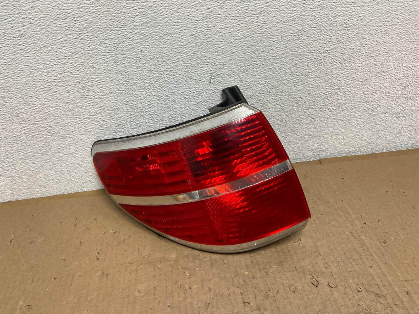 2007 to 2010 Saturn Outlook Left Driver LH Tail Light OEM AB6689 LK0