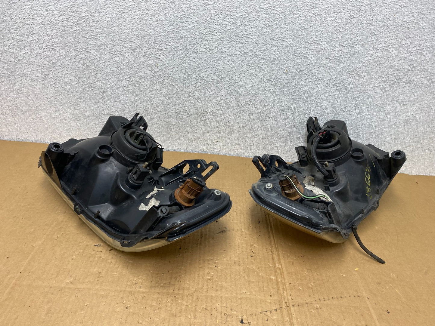 2001 2002 2003 2004 Mazda Tribute Left+Right Side Set Headlights AC7706 DW9