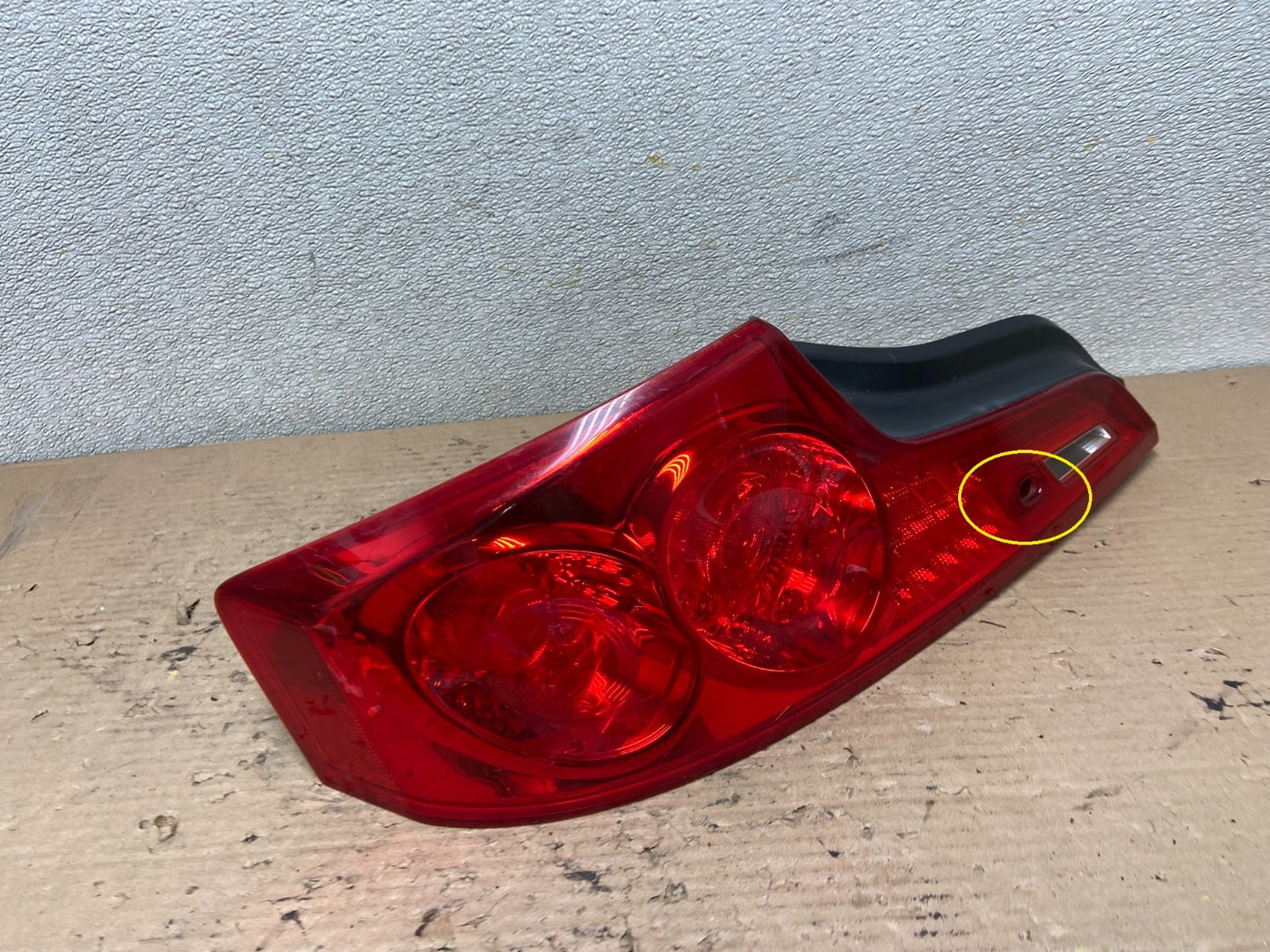 2006 - 2007 Infiniti G35 Coupe Left Driver LH Outer Tail Light Oem AA9816 LK5