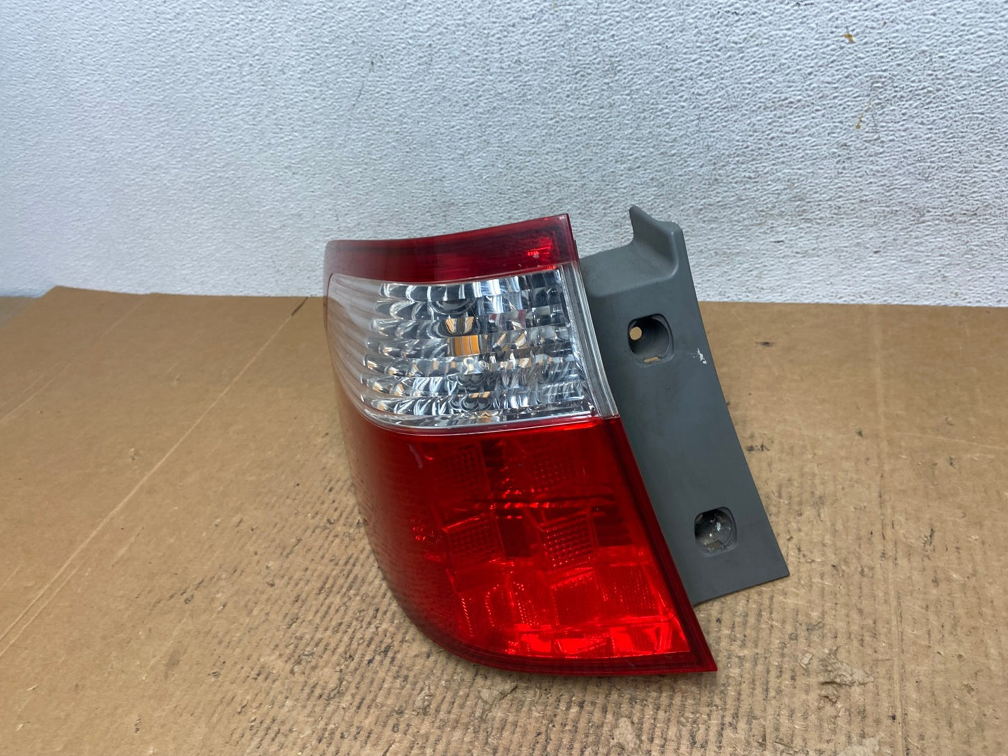 2005 2006 2007 Honda Odyssey Left Driver LH Side Tail Light AE2632 LK1