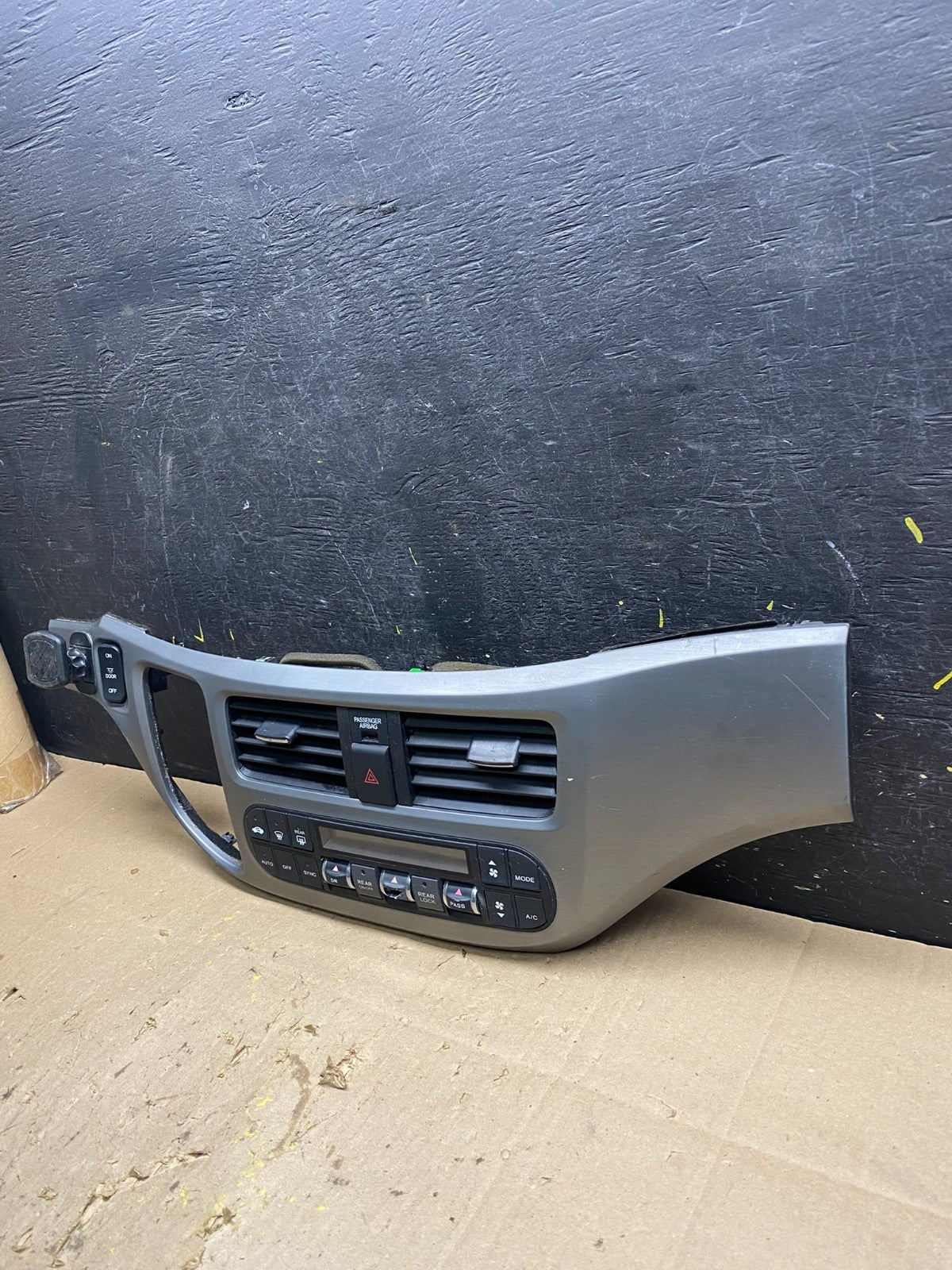 2005 to 2010 Honda Odyssey  Radio Climate Control Dash Trim Bezel u5084  DG3