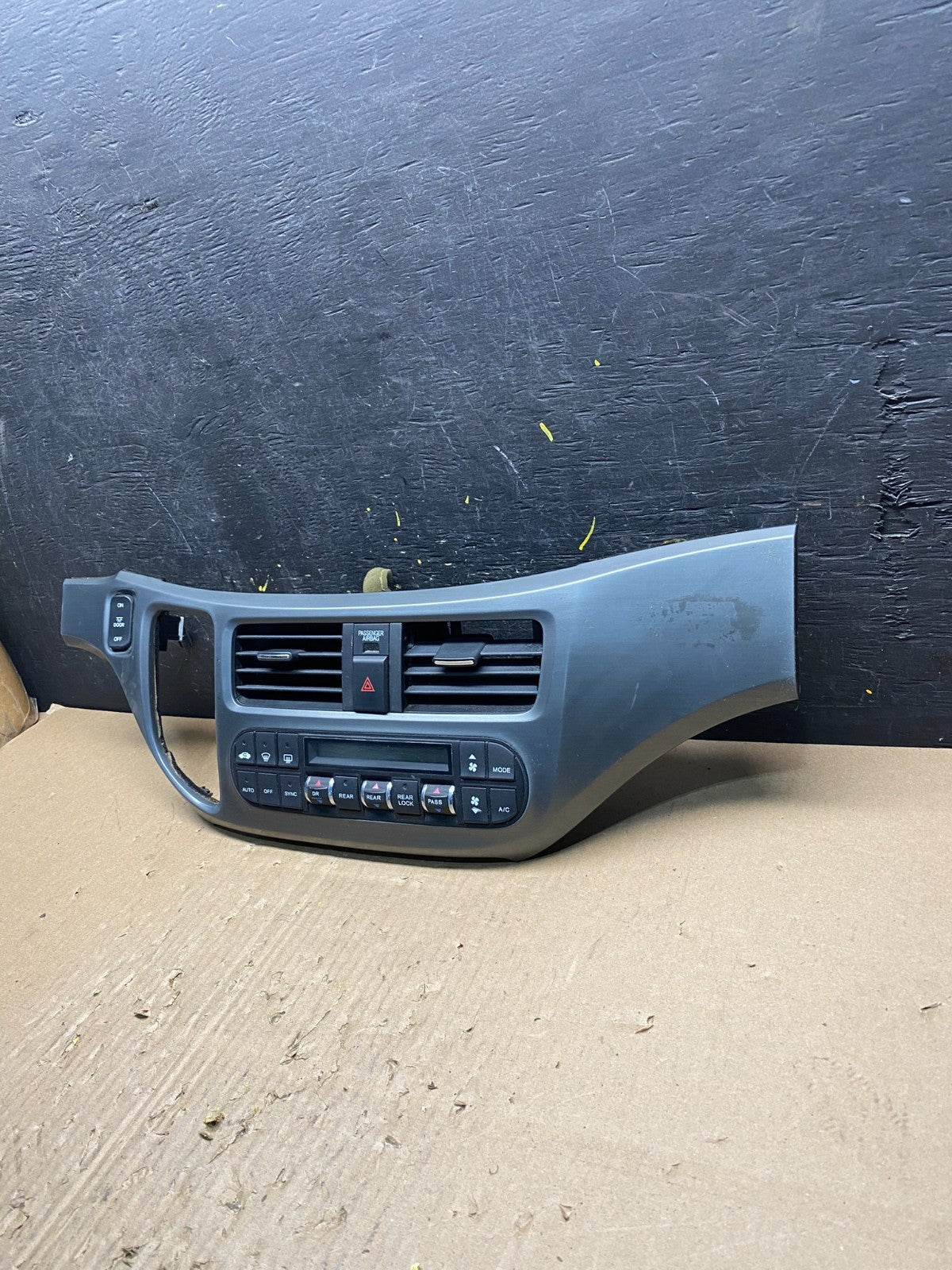 2005 to 2010 Honda Odyssey Radio Climate Control Dash Trim Bezel T1503 DG2