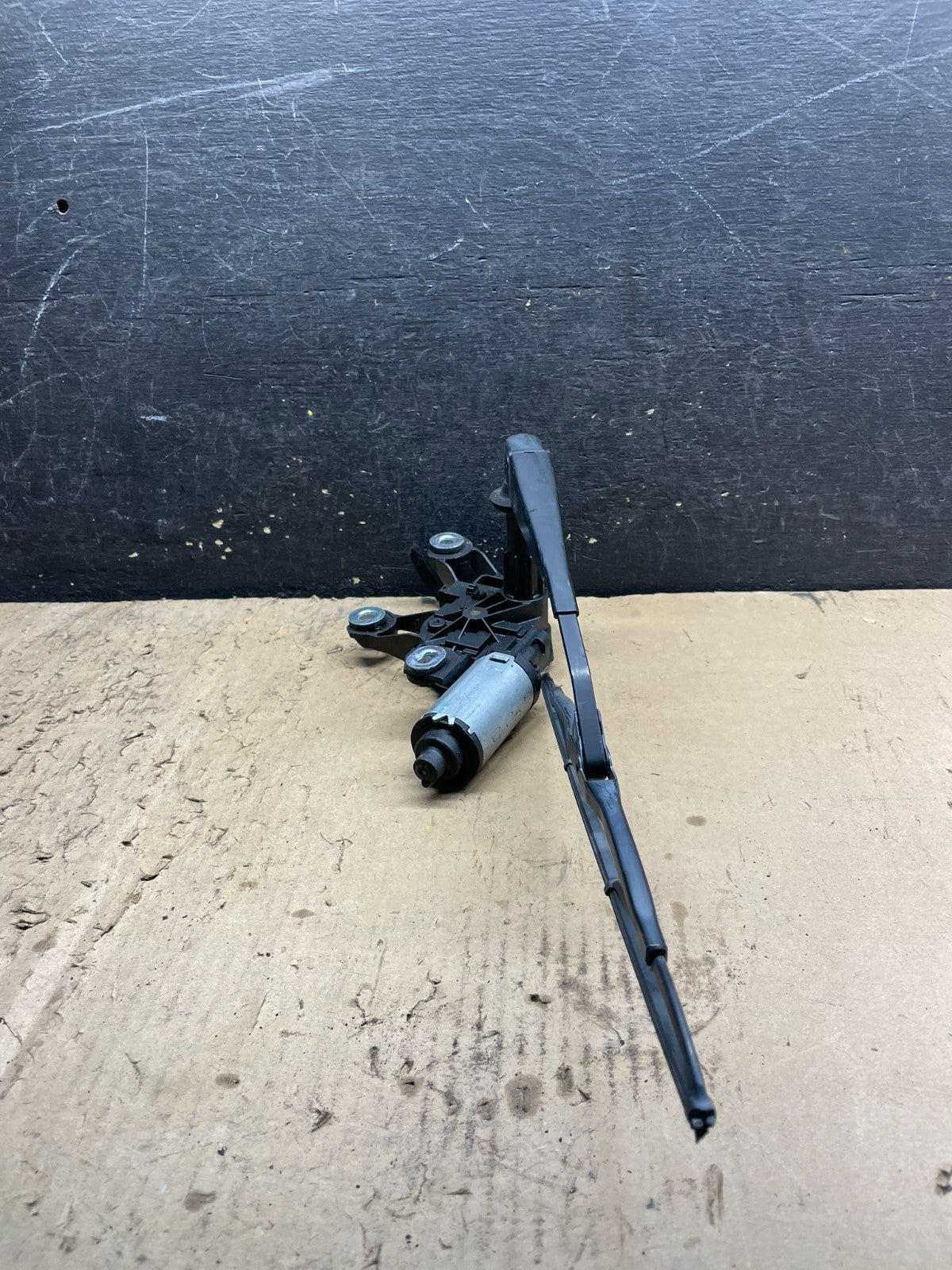 2008-2012 Land Rover LR2 Rear Glass Windshield Wiper Motor OEM w6837 DG4