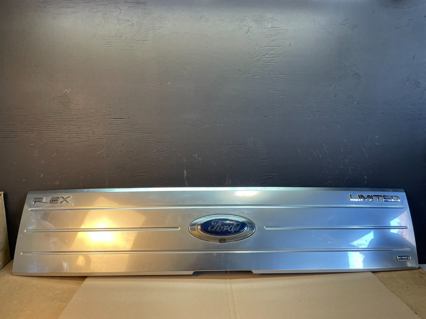 2009 to 2012 Ford Flex Trunk Lid Hatch Molding Trim Panel W/Camera ab7910 DG0