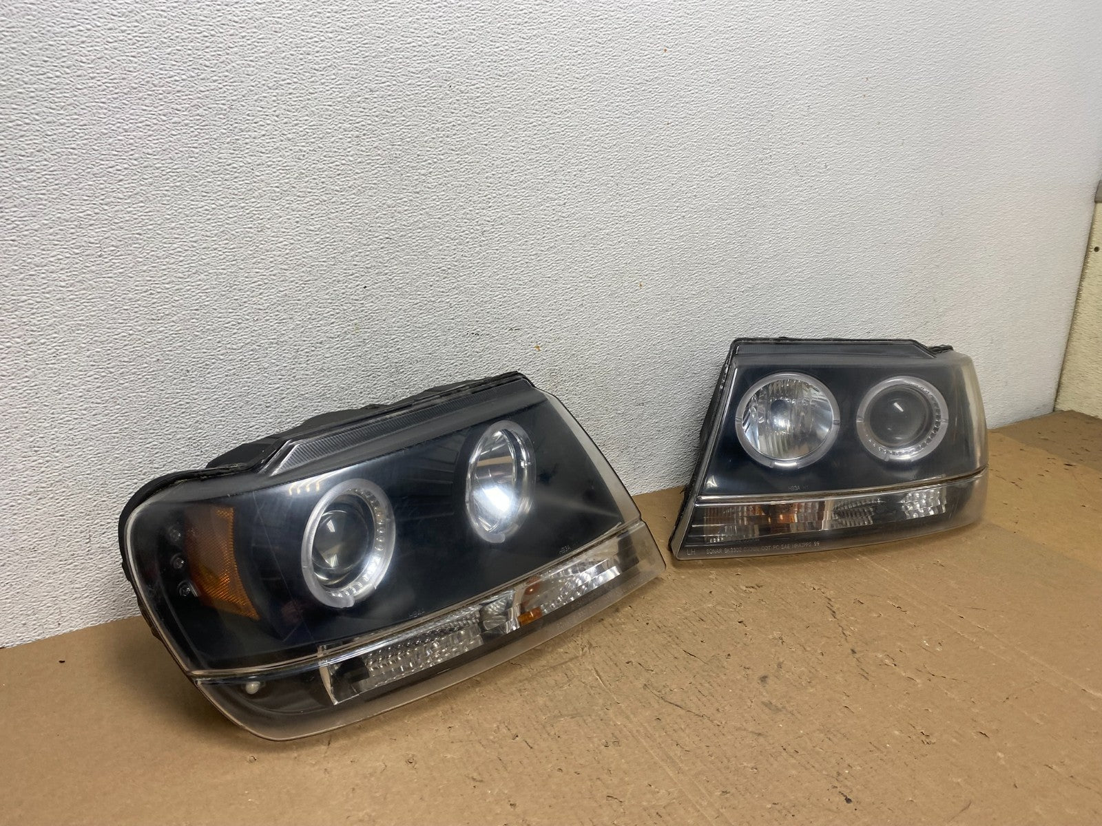 1999 - 2004 Jeep Grand Cherokee Left+Right Set Black LED Headlights x5413 DG2