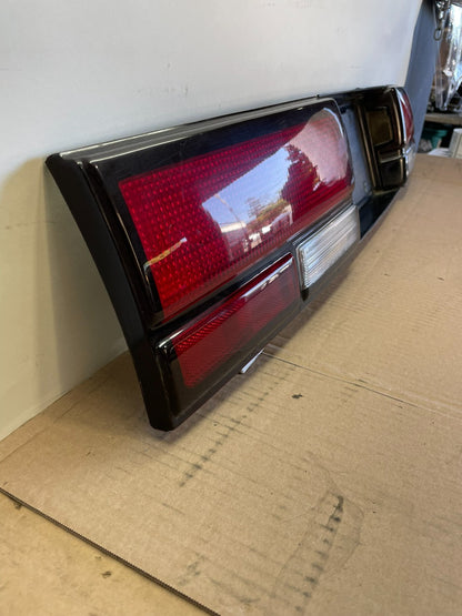 1992 1993 Chevrolet Cavalier Rear Trunk LID Center Tail Light AH0468 DG2