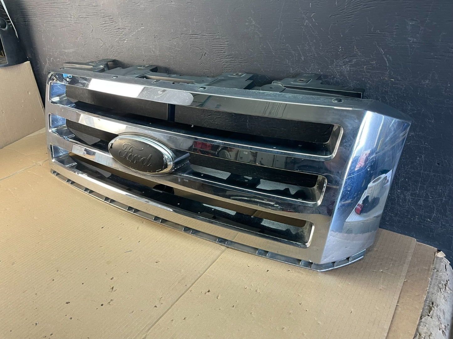 2007 to 2014 Ford Expedition Front Upper Chrome Grill Grille ae3585 DG1