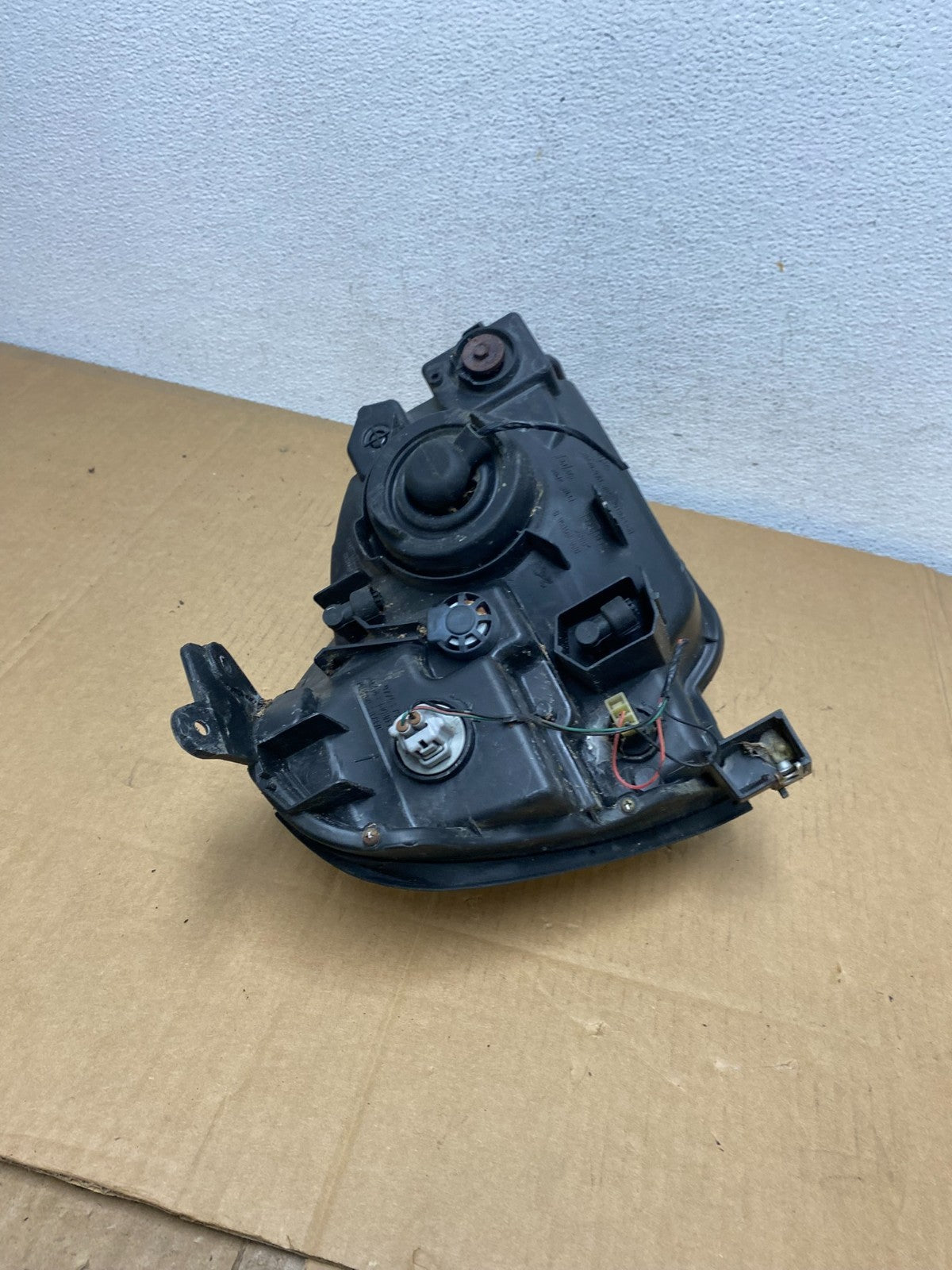 2002 to 2007 Suzuki Aerio Sedan Left Driver LH Halogen Headlight AD0741 DG8