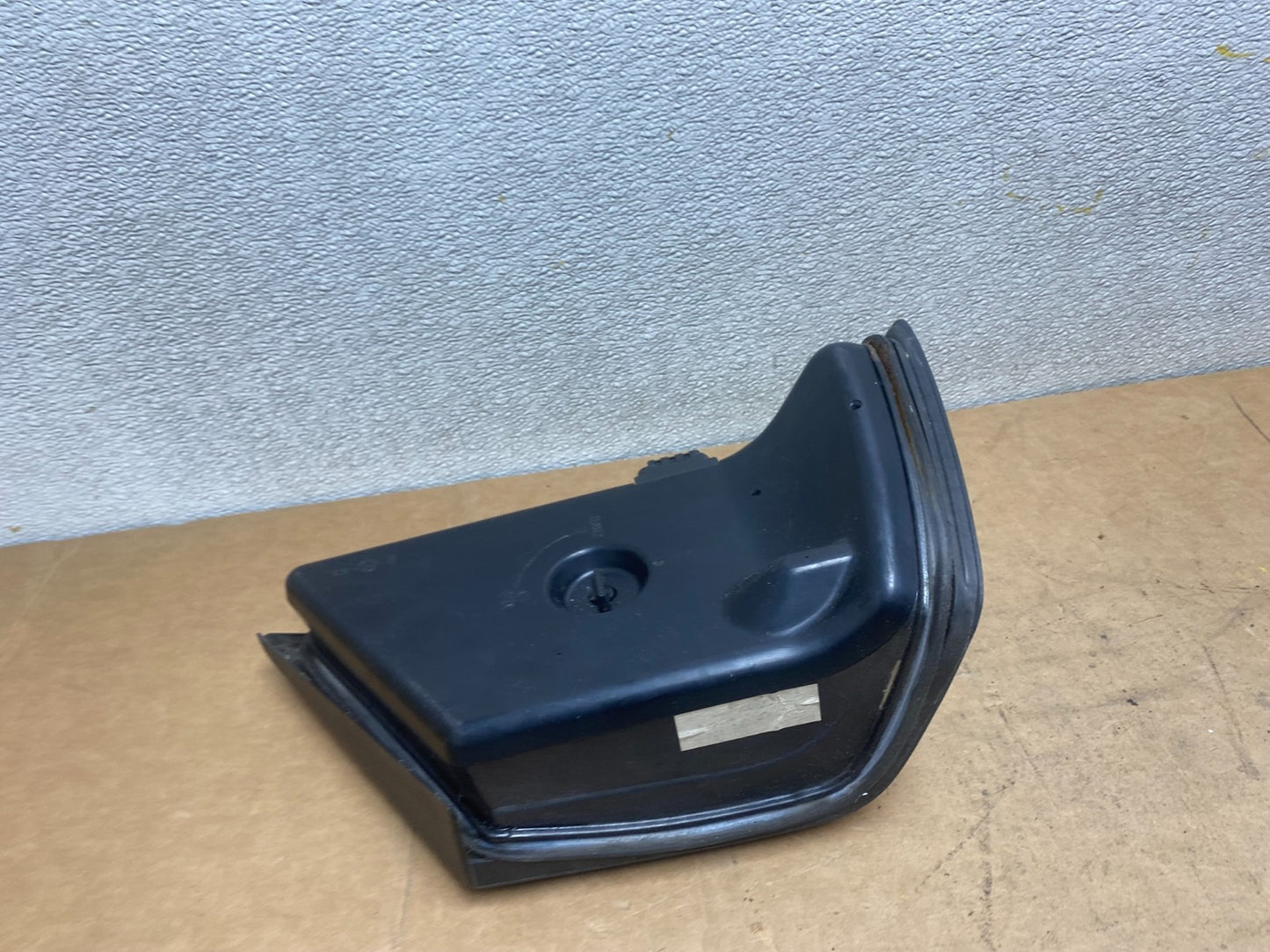 1994 to 1995 Mercedes E Class W124 Right Passenger RH Side Tail Light X4689 DW6