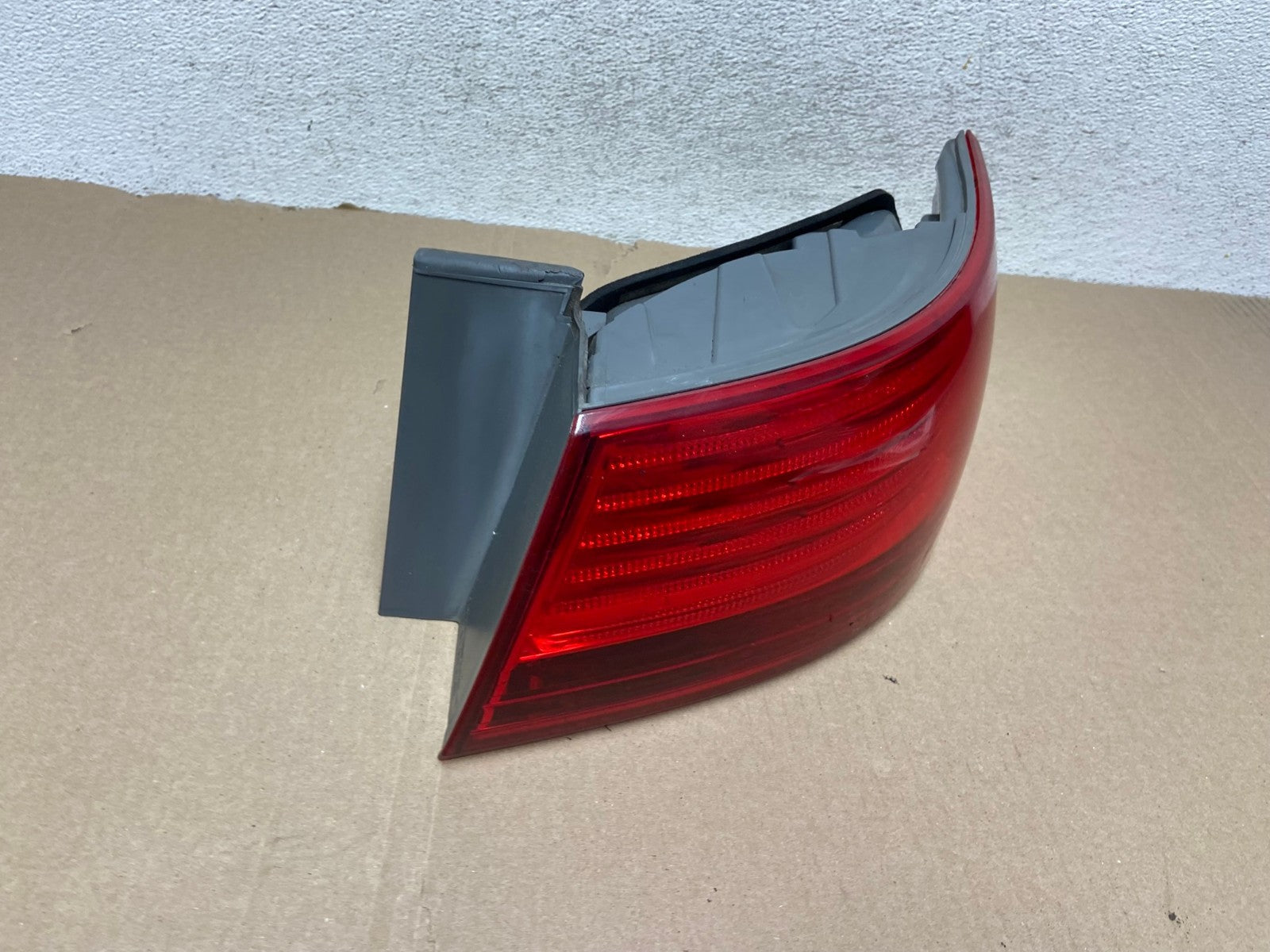 2009 to 2010 Hyundai Sonata Right Passenger Side Tail Light AG6806 LK2