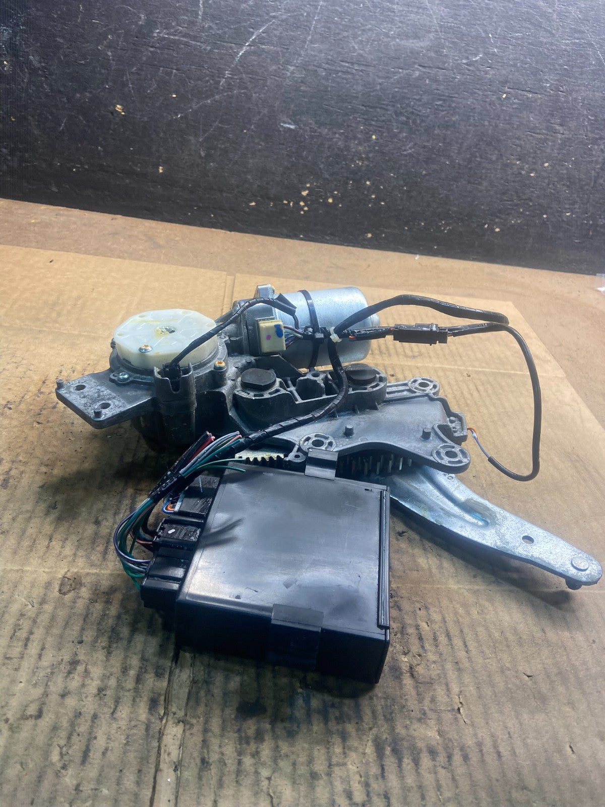 2009 2014 Buick Chevrolet GMC Liftgate Door Module Motor y4376  DG2
