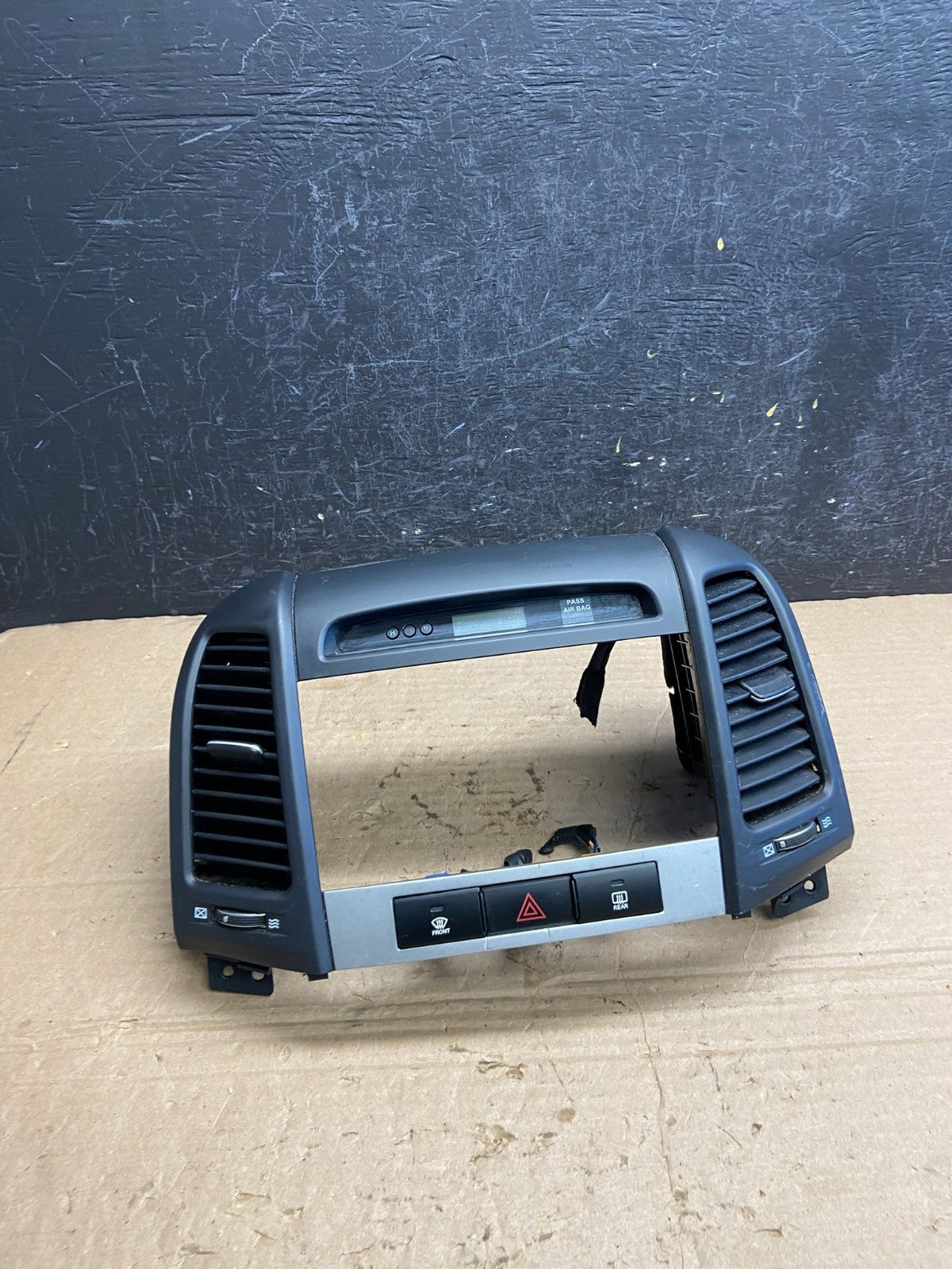 2007 to 2009 Hyundai Santa Fe Center Dashboard Radio Bezel Trim AF2228 DW0