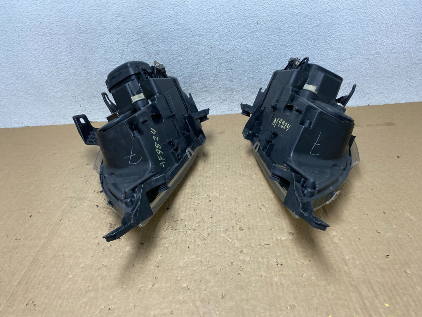 2002 - 2005 Mercedes ML ML350 ML500 Left+Right Side Halogen Headlights AF9824 DW10