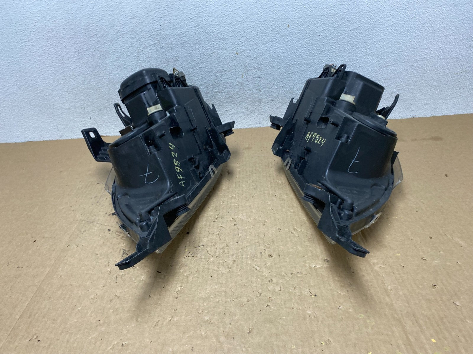 2002 - 2005 Mercedes ML ML350 ML500 Left+Right Side Halogen Headlights AF9824 DW10