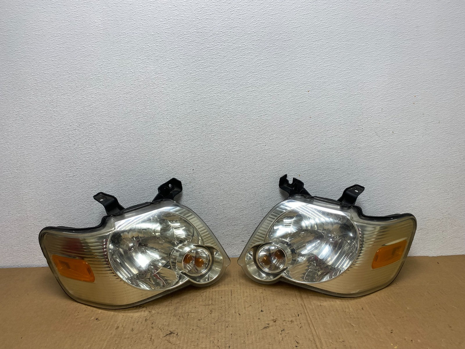2006 2007 2008 2009 2010 Ford Explorer Left+Right Set Headlights AC8324 DW0