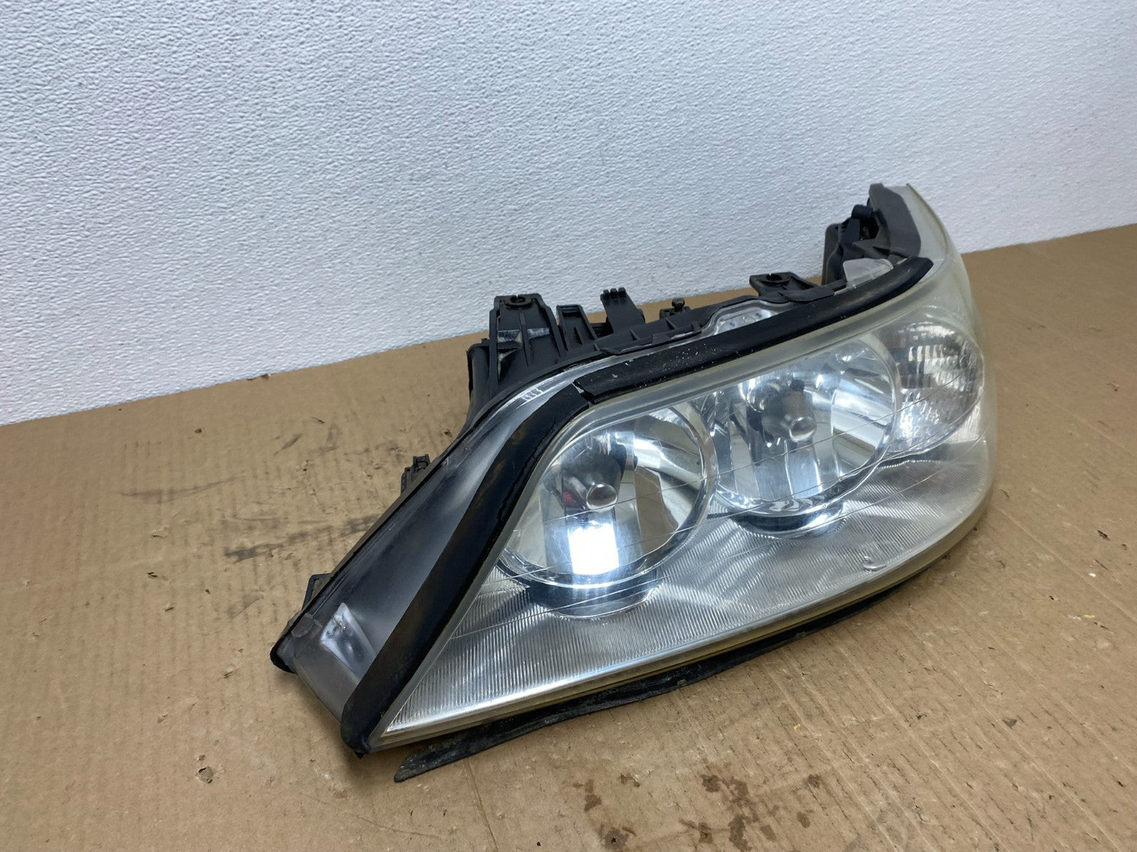 2005 to 2011 Lincoln Town Car Left Driver LH Side Headlight AB8365 DW2