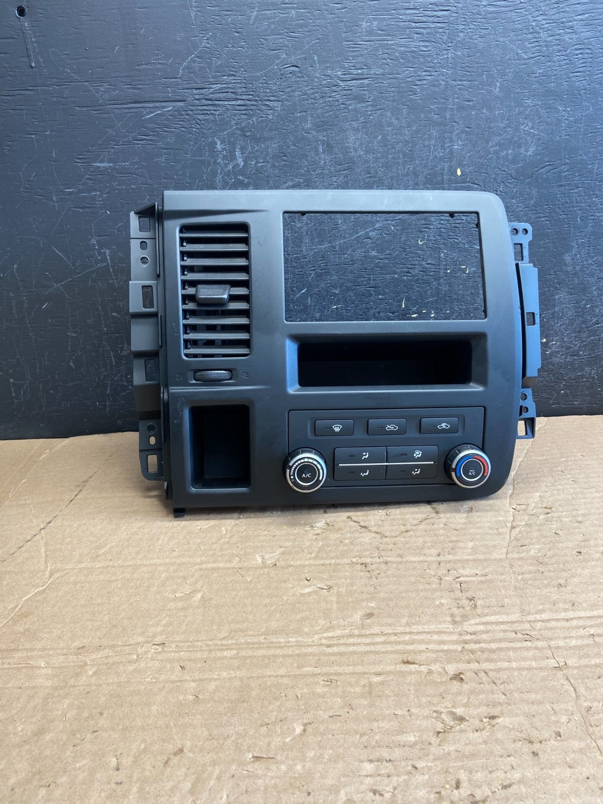 2012-2018 Nissan NV1500 Radio A/C Heat Temperature Climate Control AF2092 DW0