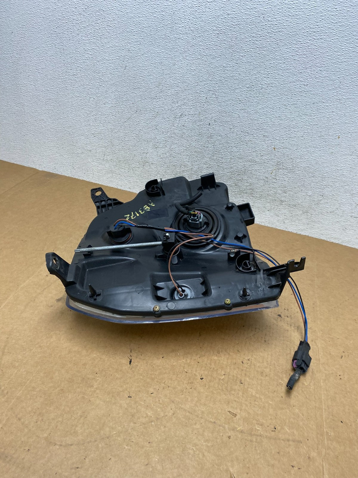 2007-2014 GMC Yukon Halogen Headlight Left Driver LH Side AE3172 DW8