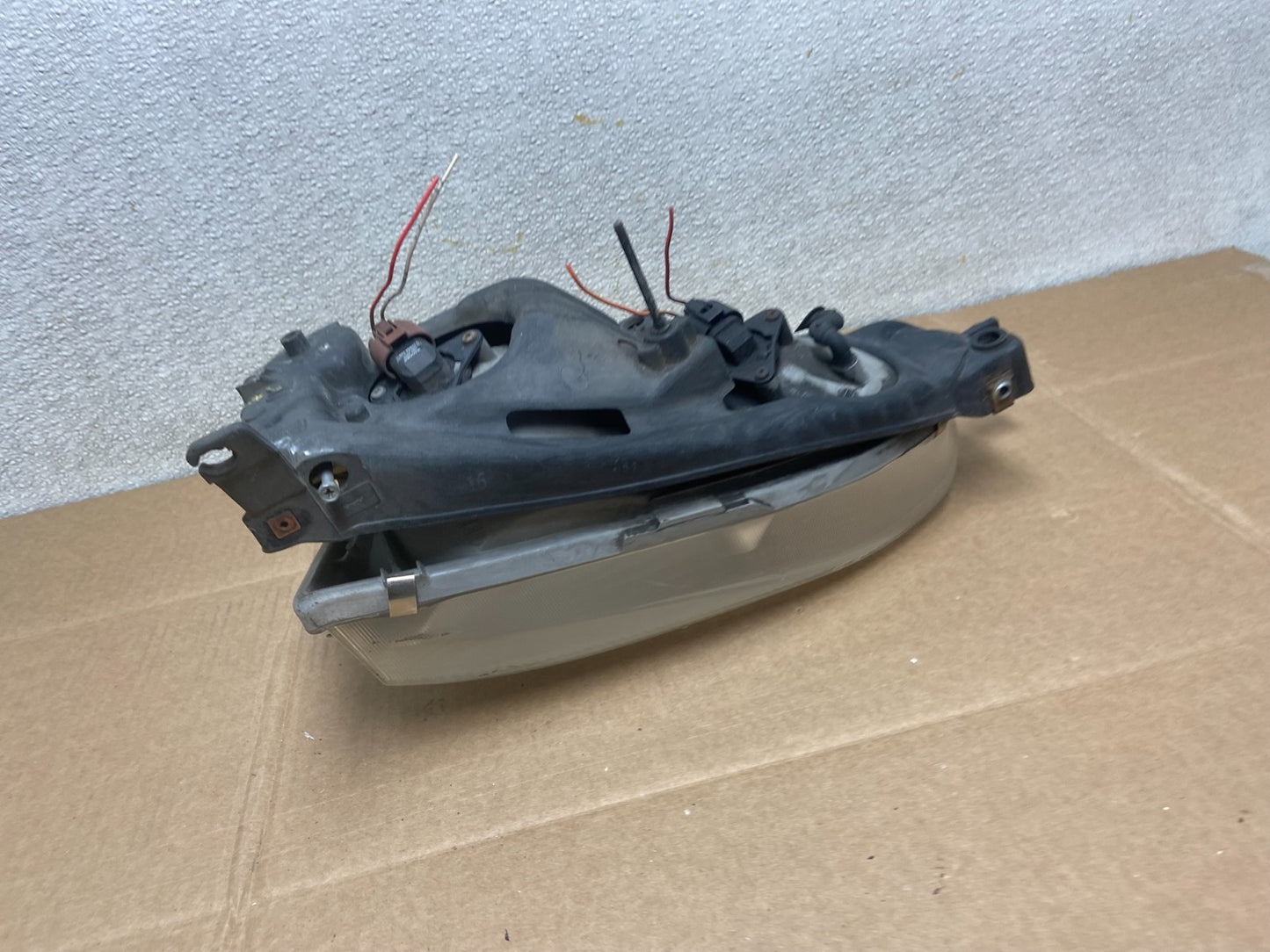 1995 to 1996 Toyota Camry Right Passenger RH Side Headlight OEM Y8365 DW5