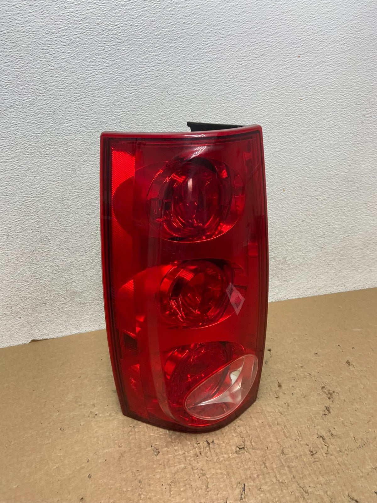 2007 to 2011 GMC Yukon Left Driver LH Side Tail Light AF8366 DW2